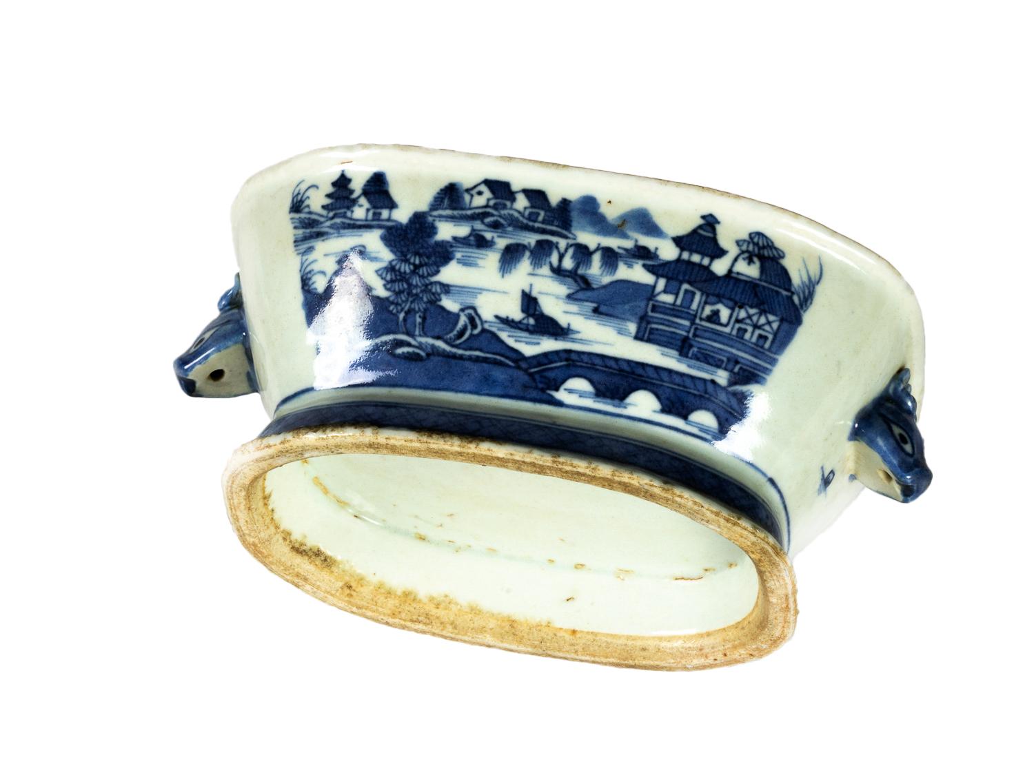 Chinesische blaue Kanton-Porzellanterrine aus dem 19. Jahrhundert im Angebot 5