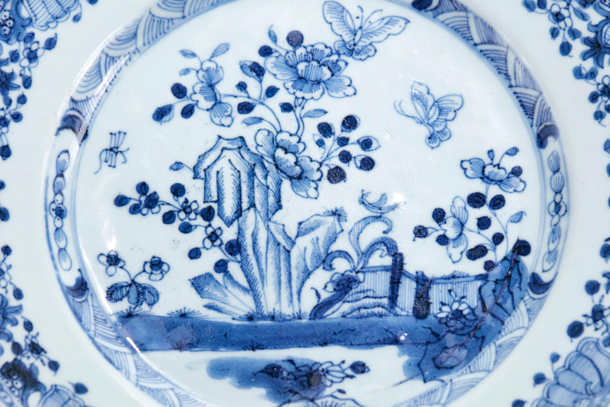 European 18th Century Chinese Blue & White Plate For Sale