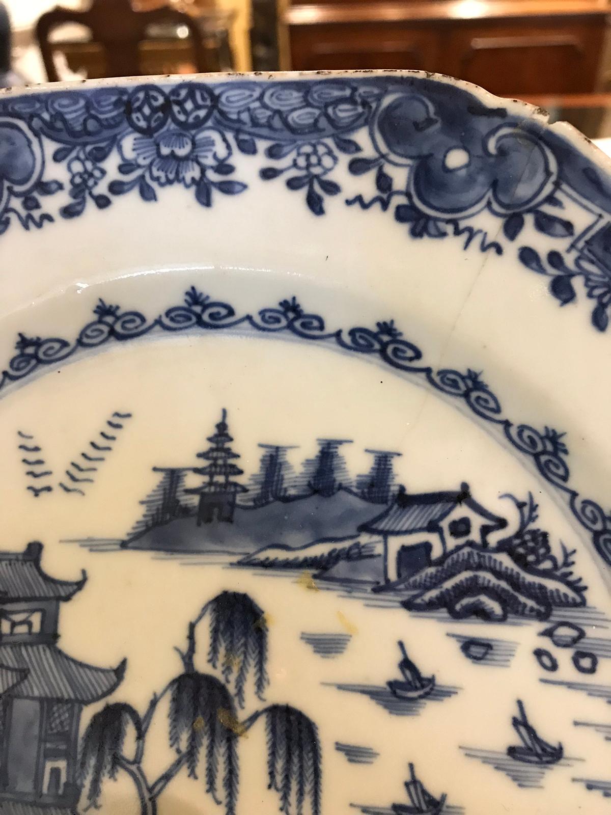 18th Century Chinese Blue and White Porcelain Octagonal Plate In Good Condition For Sale In Atlanta, GA