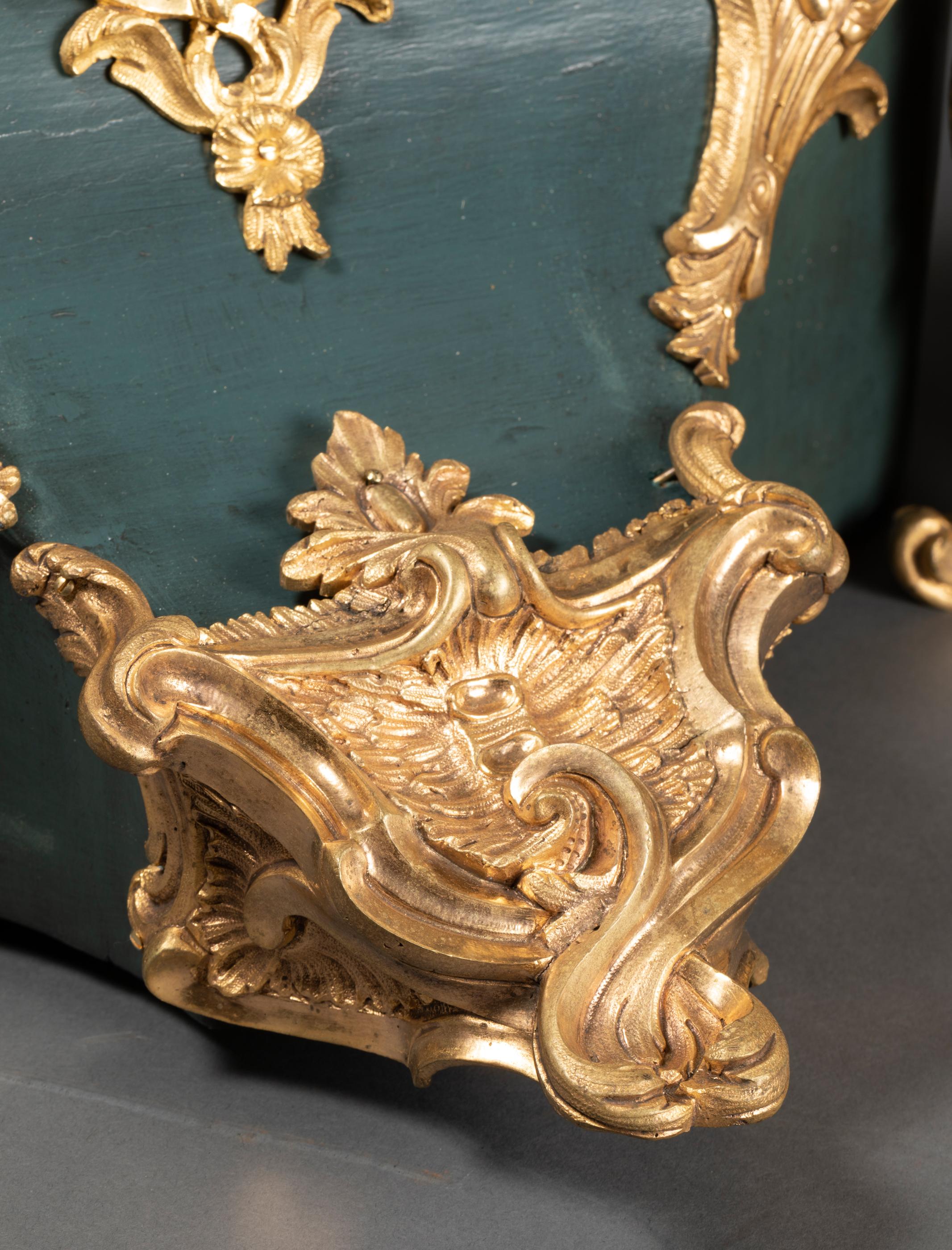 18th Century, Chinese Cartel in Green Lacquer, Louis XV Period For Sale 10