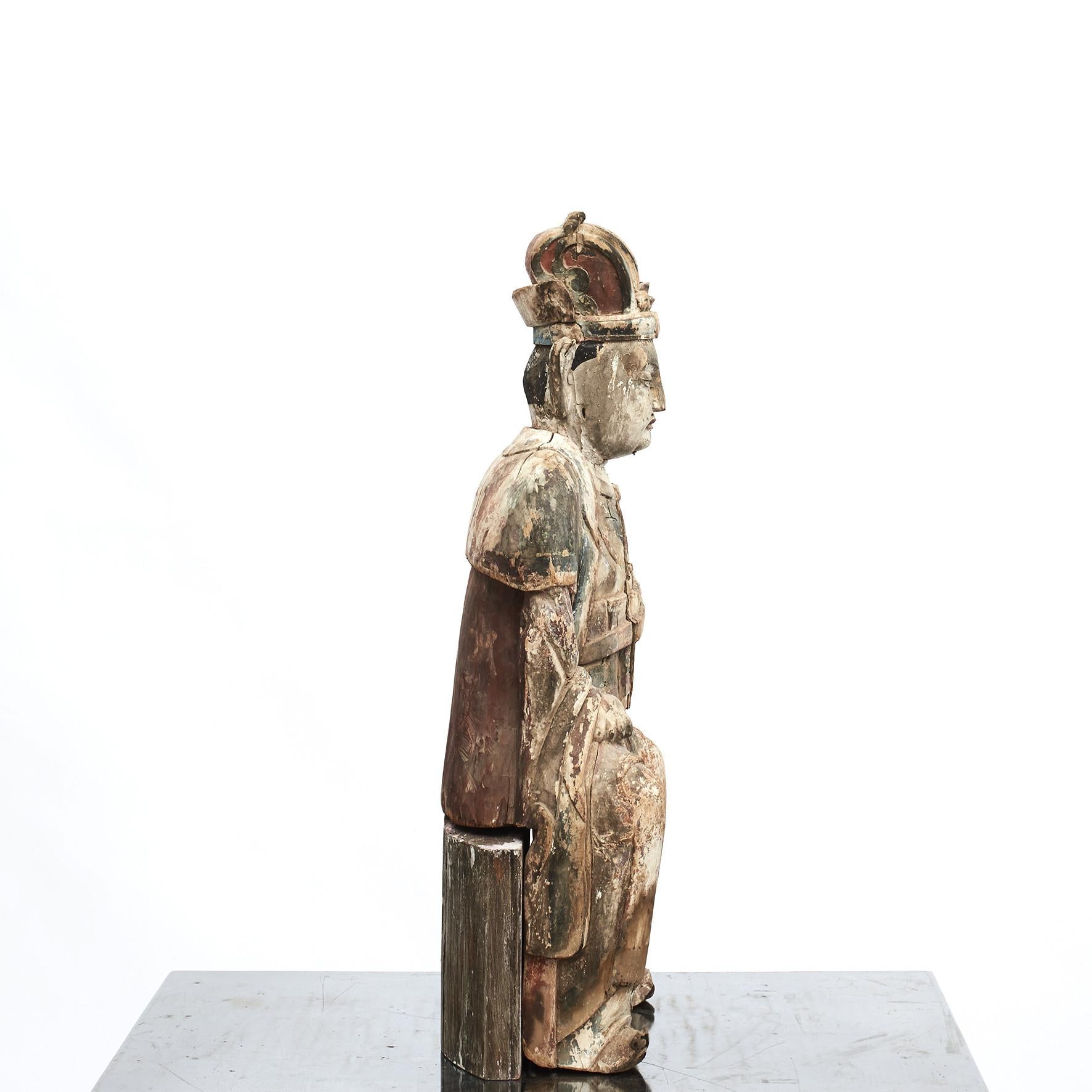 18th century carved wood figure of a Chinese official. Painted in polychrome color.
Original condition, with a natural age-related all over crackled patina.
A very decorative piece.
  