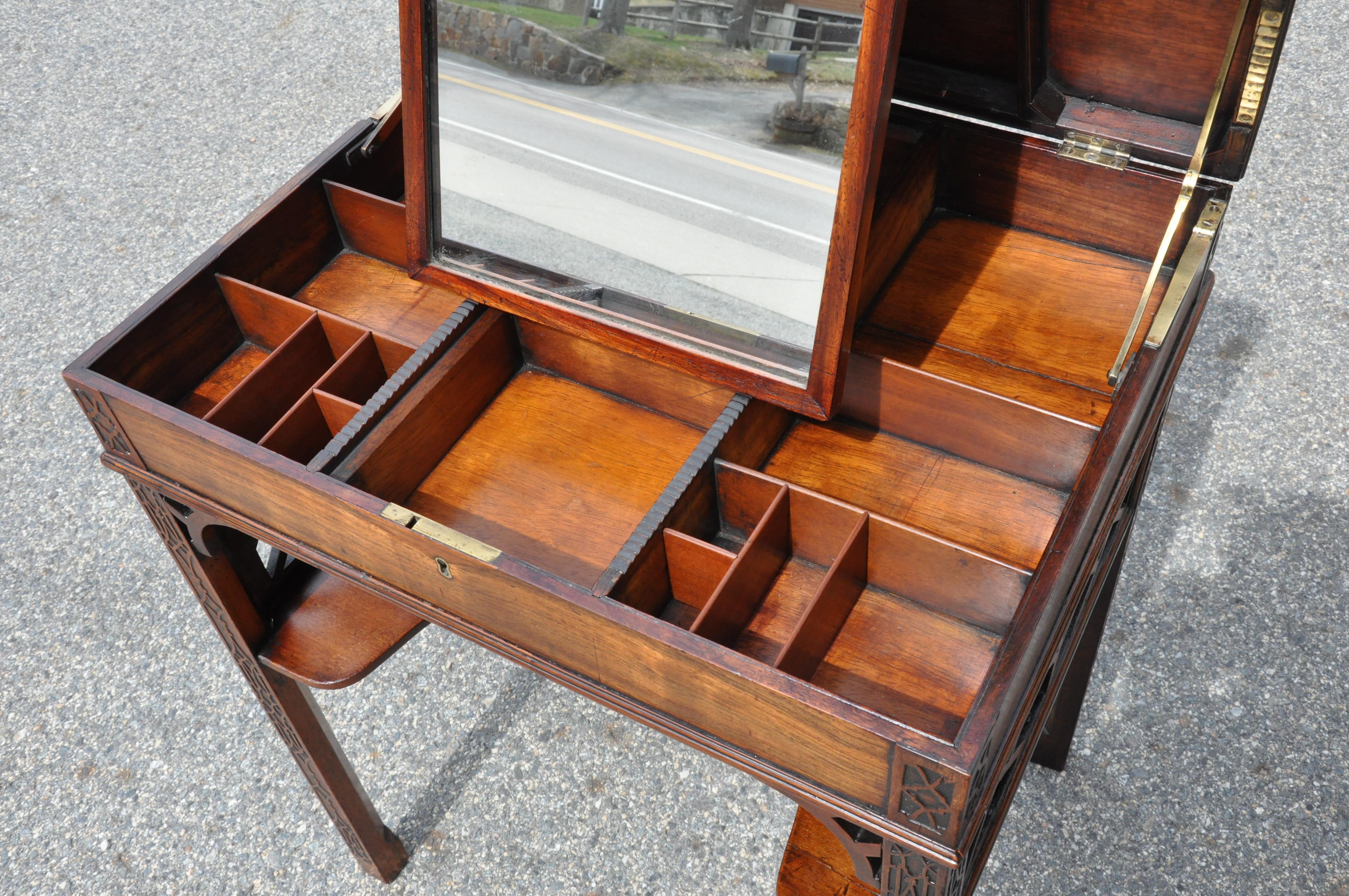 English 18th Century Chinese Chippendale Side Dressing Table For Sale