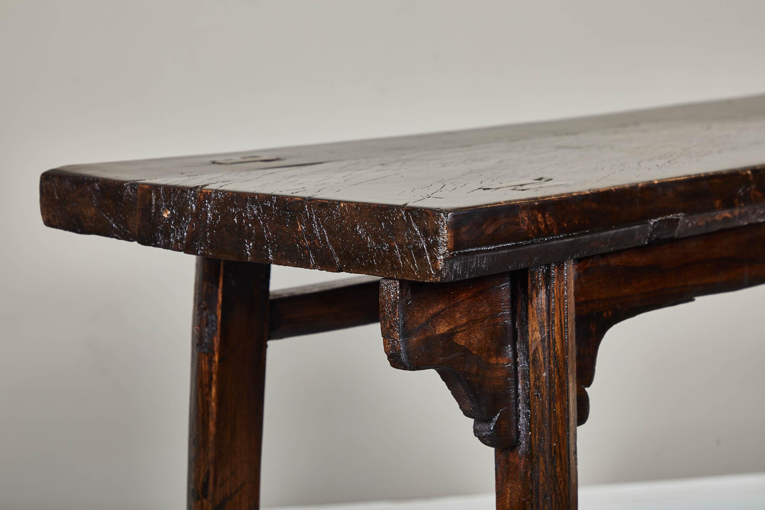 18th Century Chinese Elm Altar Table im Zustand „Gut“ in Pasadena, CA