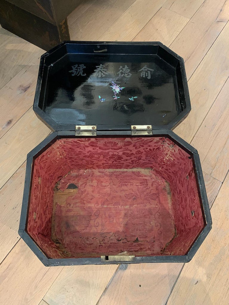 18th Century Chinese Elongated Octagonal Box with Mother of Pearl Inlay ...