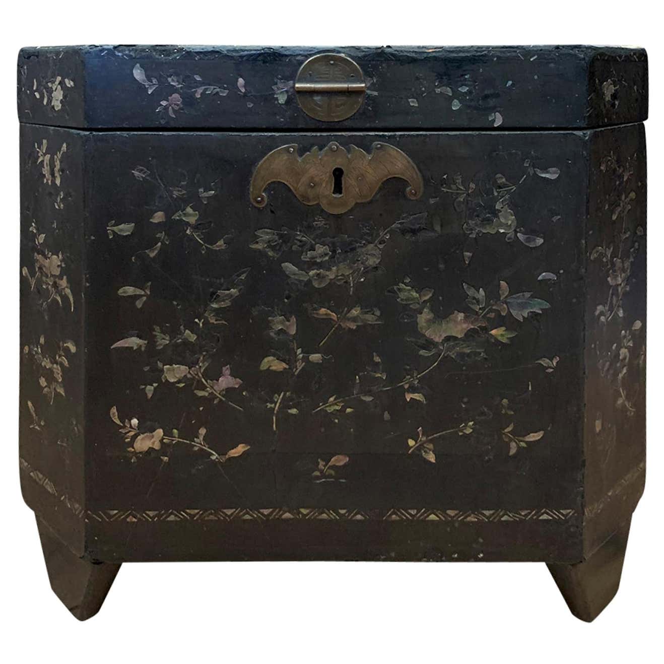 18th Century Chinese Elongated Octagonal Box with Mother of Pearl Inlay ...