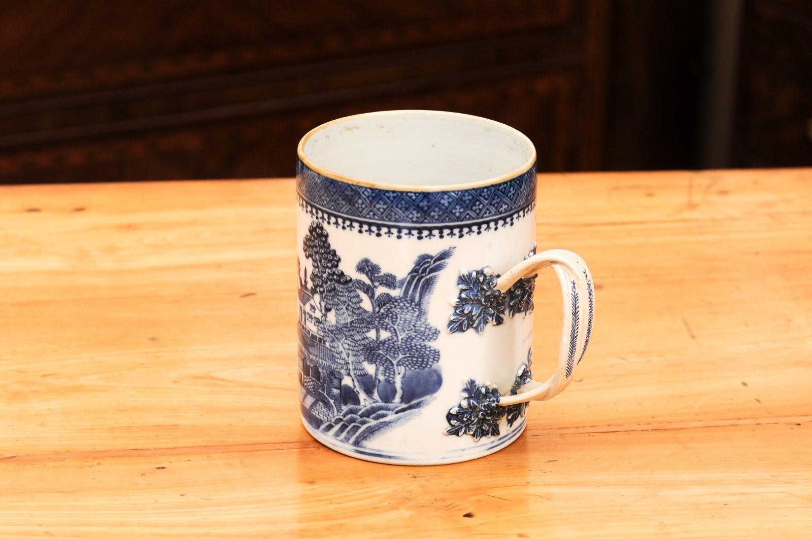 18th Century Chinese Export Blue and White Mug with Handle For Sale 2