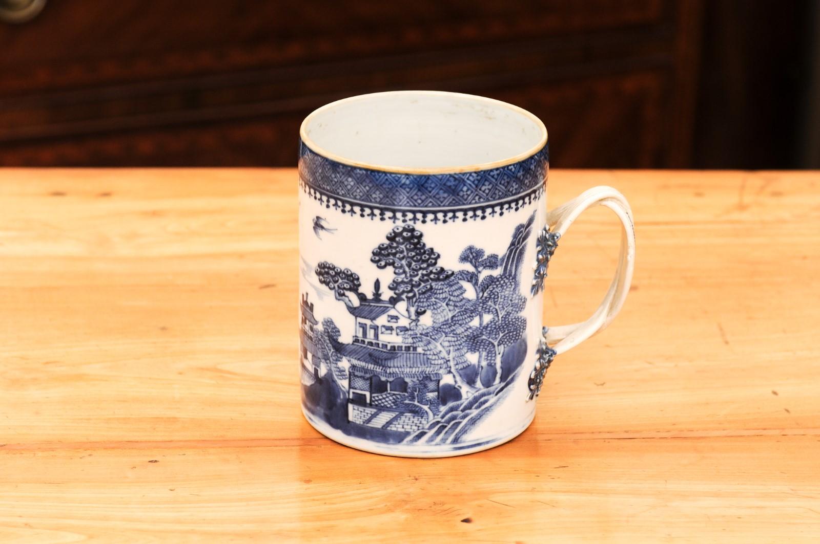 18th Century Chinese Export Blue and White Mug with Handle For Sale 3