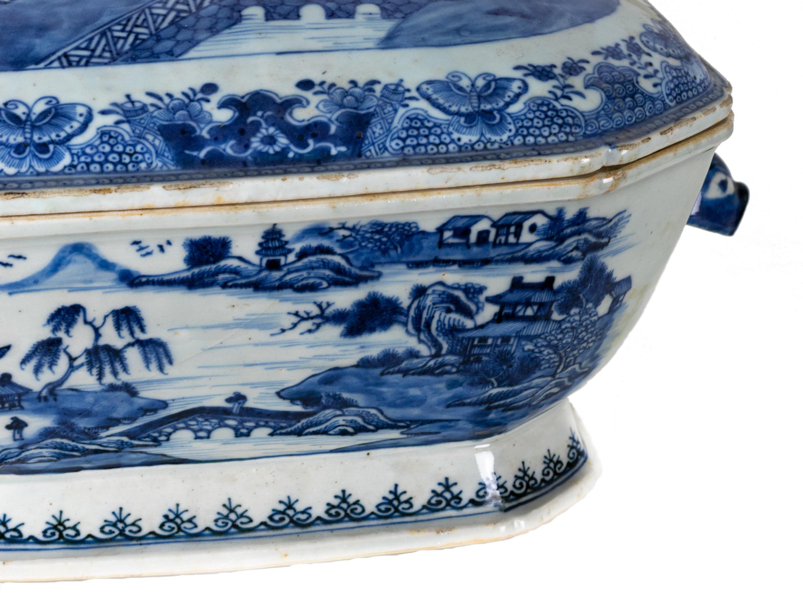 19th Century 18th Century Chinese Export Blue And White Tureen and Conver For Sale