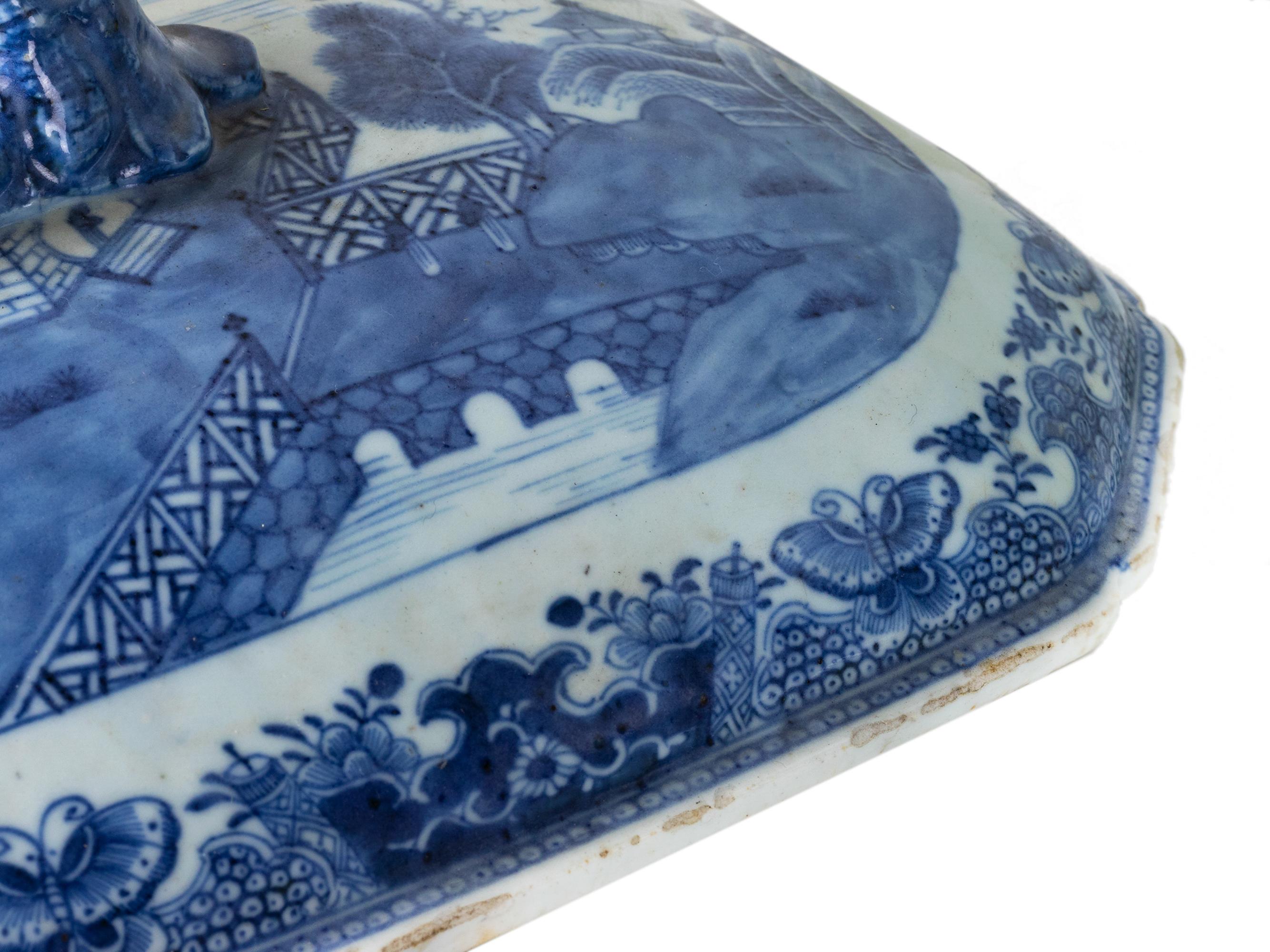 18th Century Chinese Export Blue And White Tureen and Conver For Sale 2