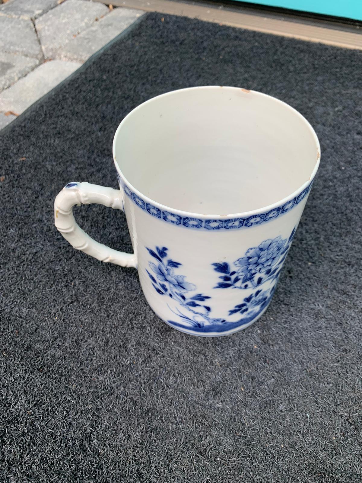 18th Century Chinese Export Blue and White Porcelain Mug For Sale 3
