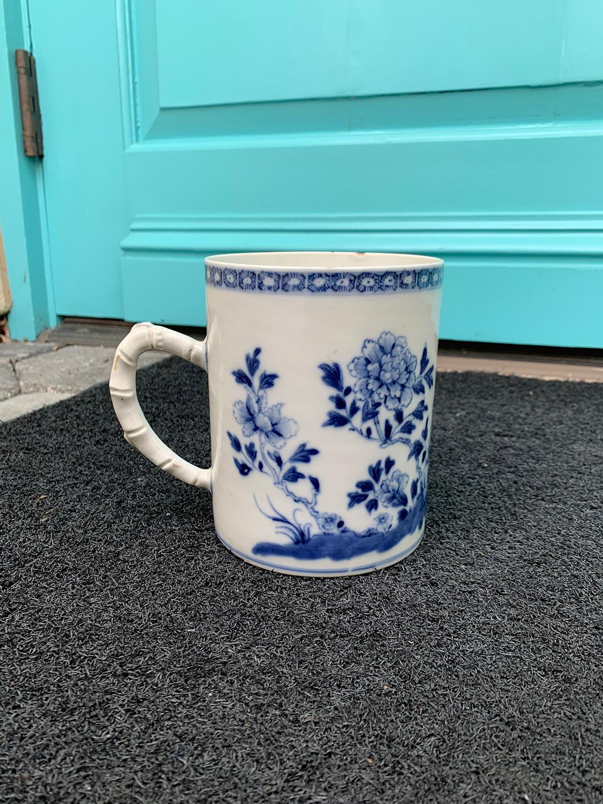 18th century Chinese export blue and white porcelain mug.