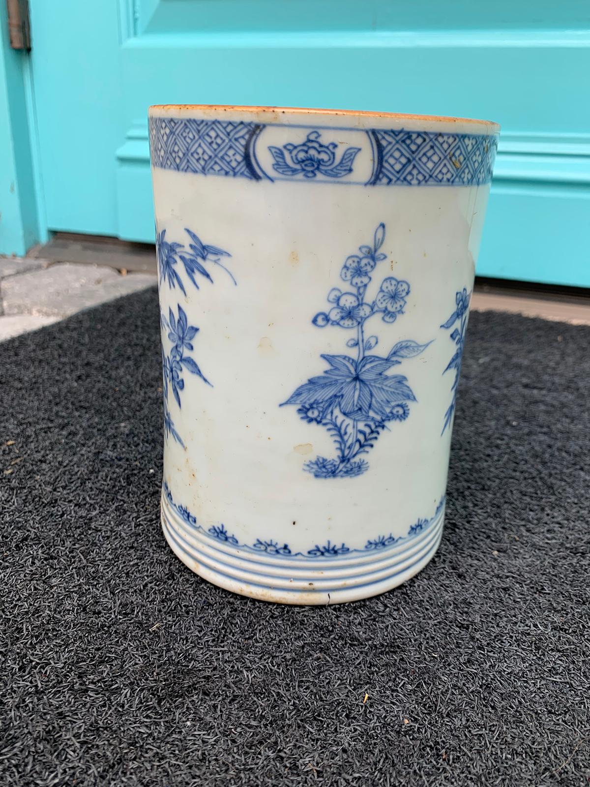 18th Century and Earlier 18th Century Chinese Export Blue and White Porcelain Mug For Sale