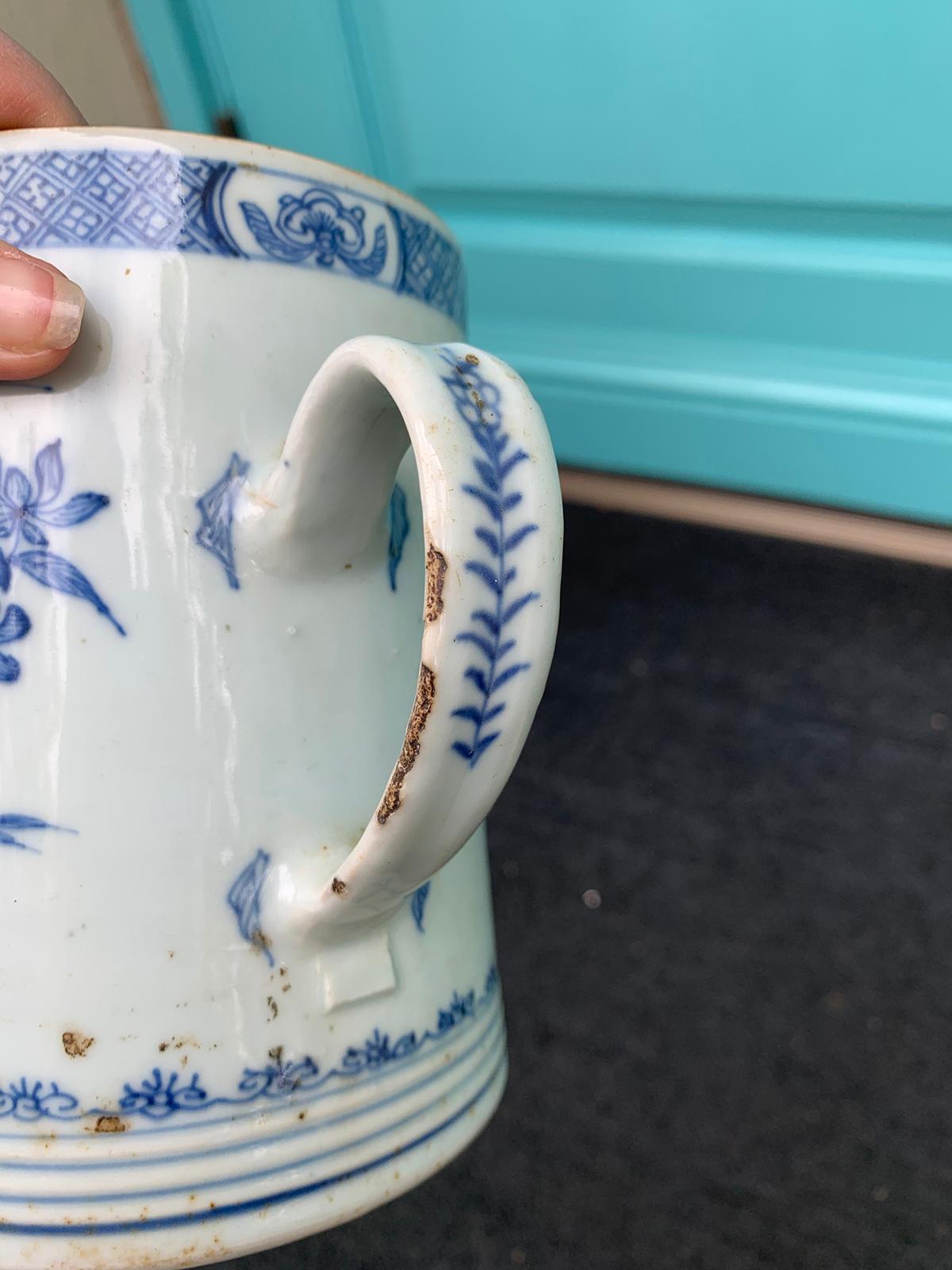 18th Century Chinese Export Blue and White Porcelain Mug For Sale 3