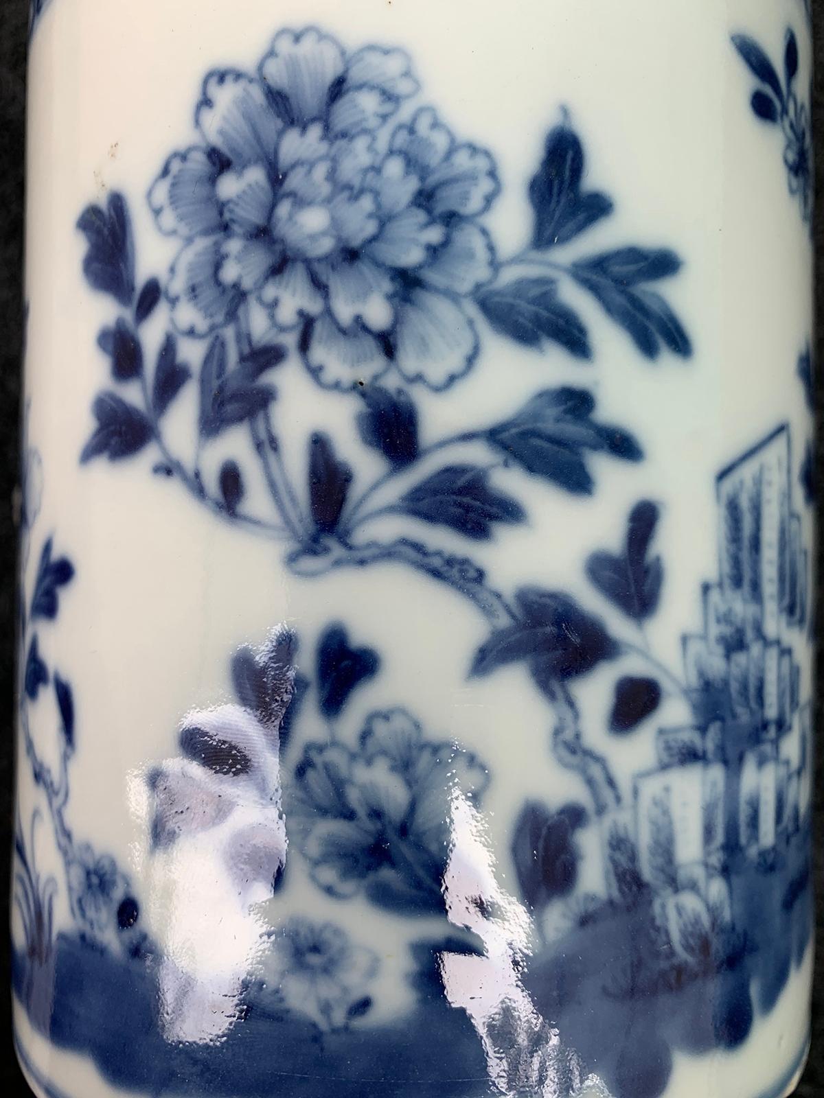 18th Century Chinese Export Blue and White Porcelain Mug For Sale 1