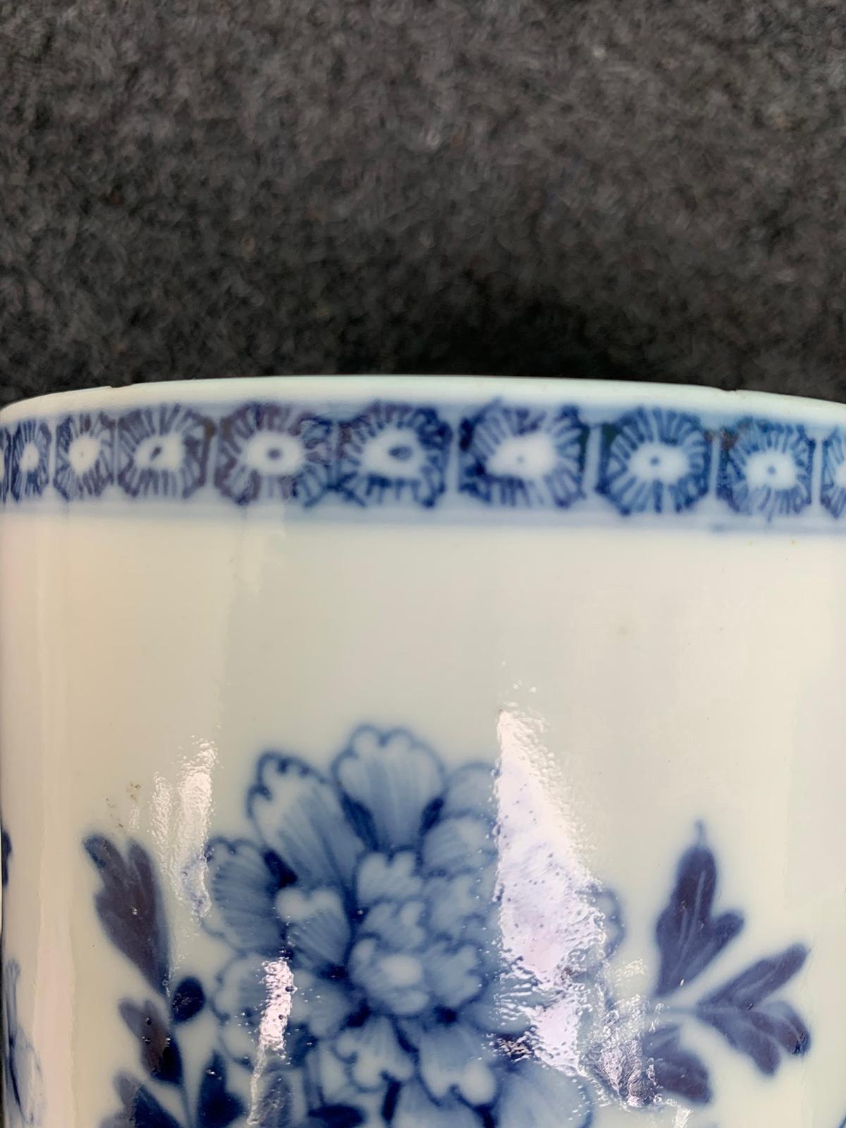 18th Century Chinese Export Blue and White Porcelain Mug For Sale 2