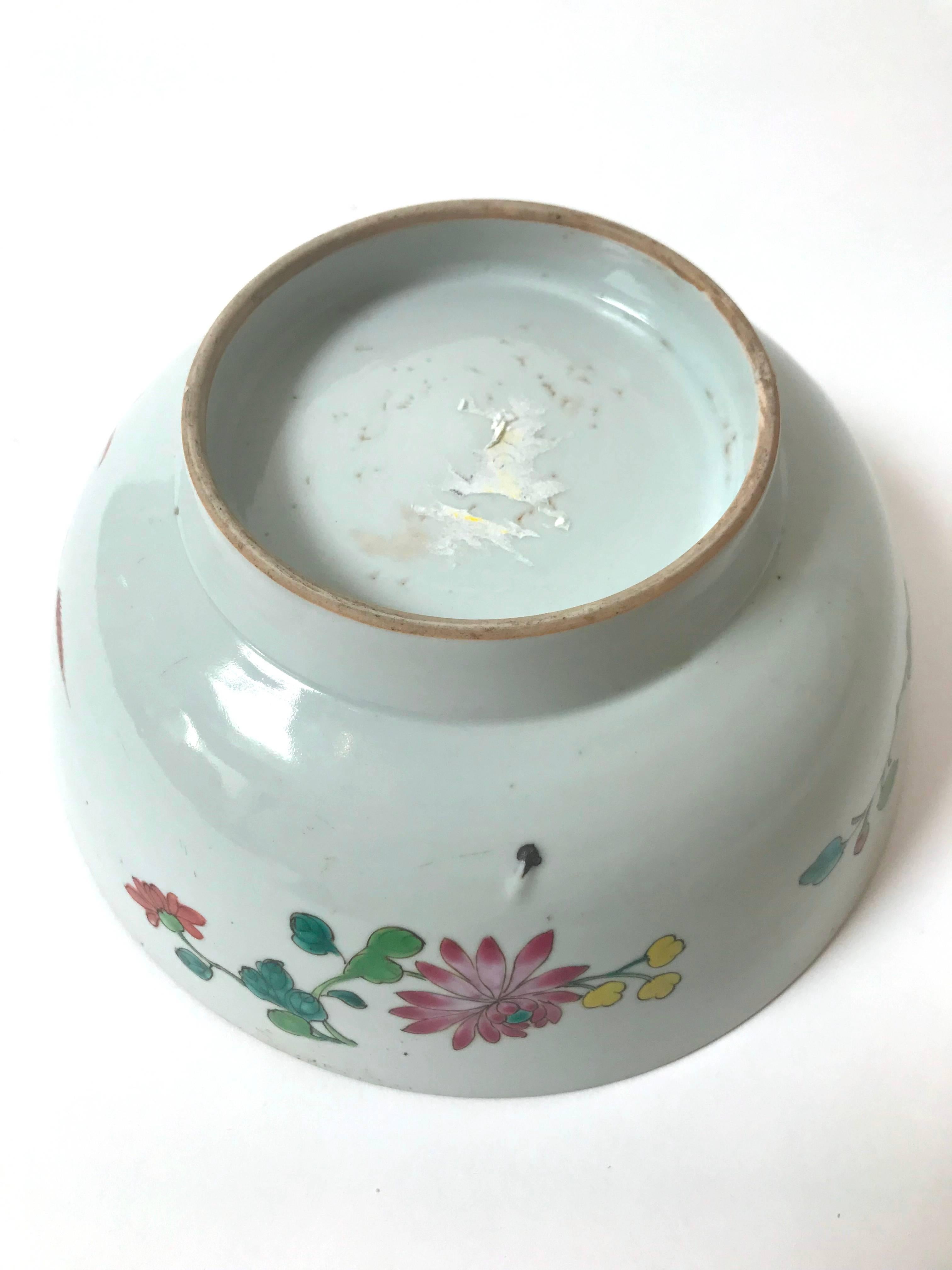 18th Century Chinese Export Bowl For Sale 1