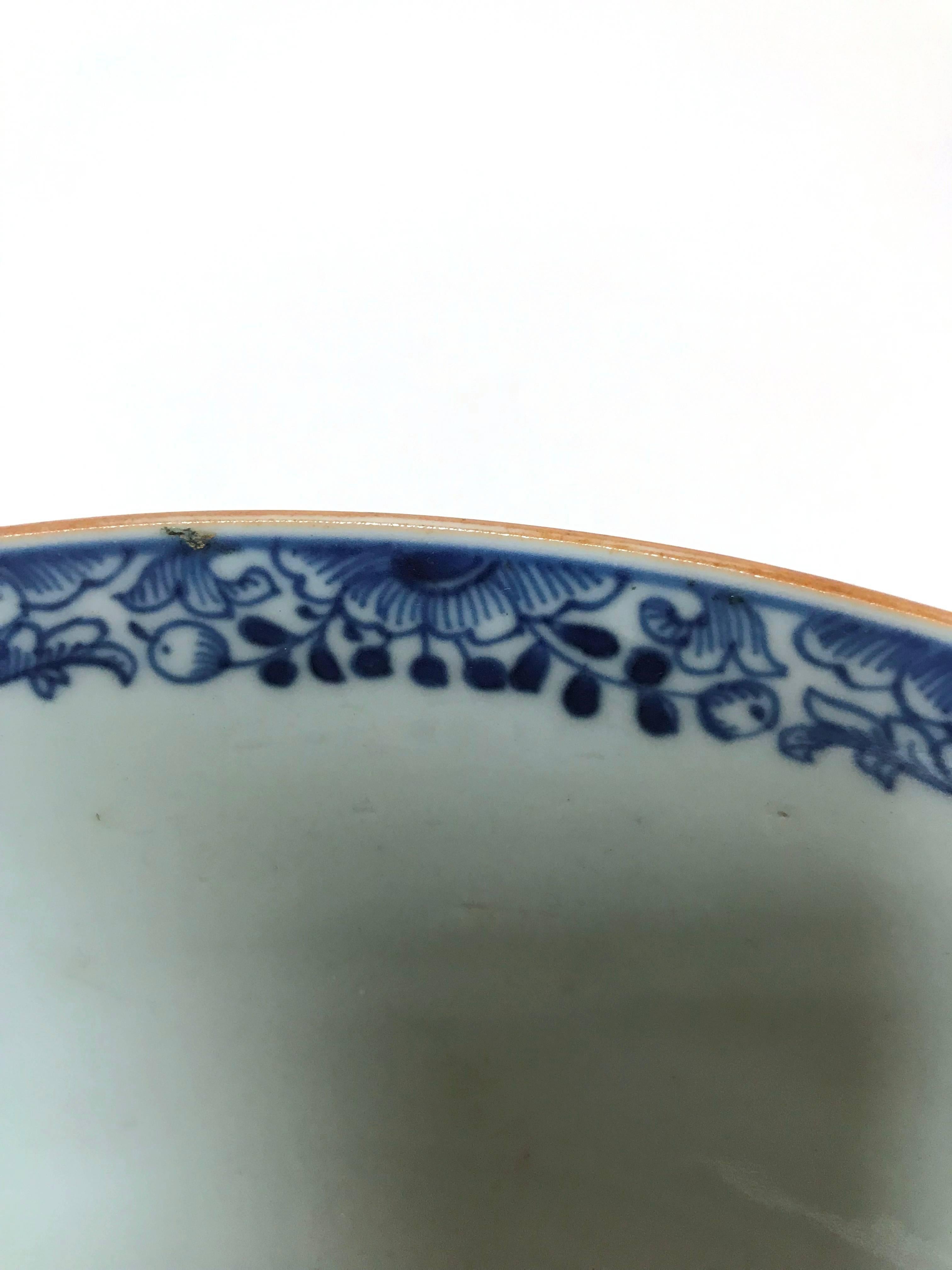 18th Century Chinese Export Bowl For Sale 1