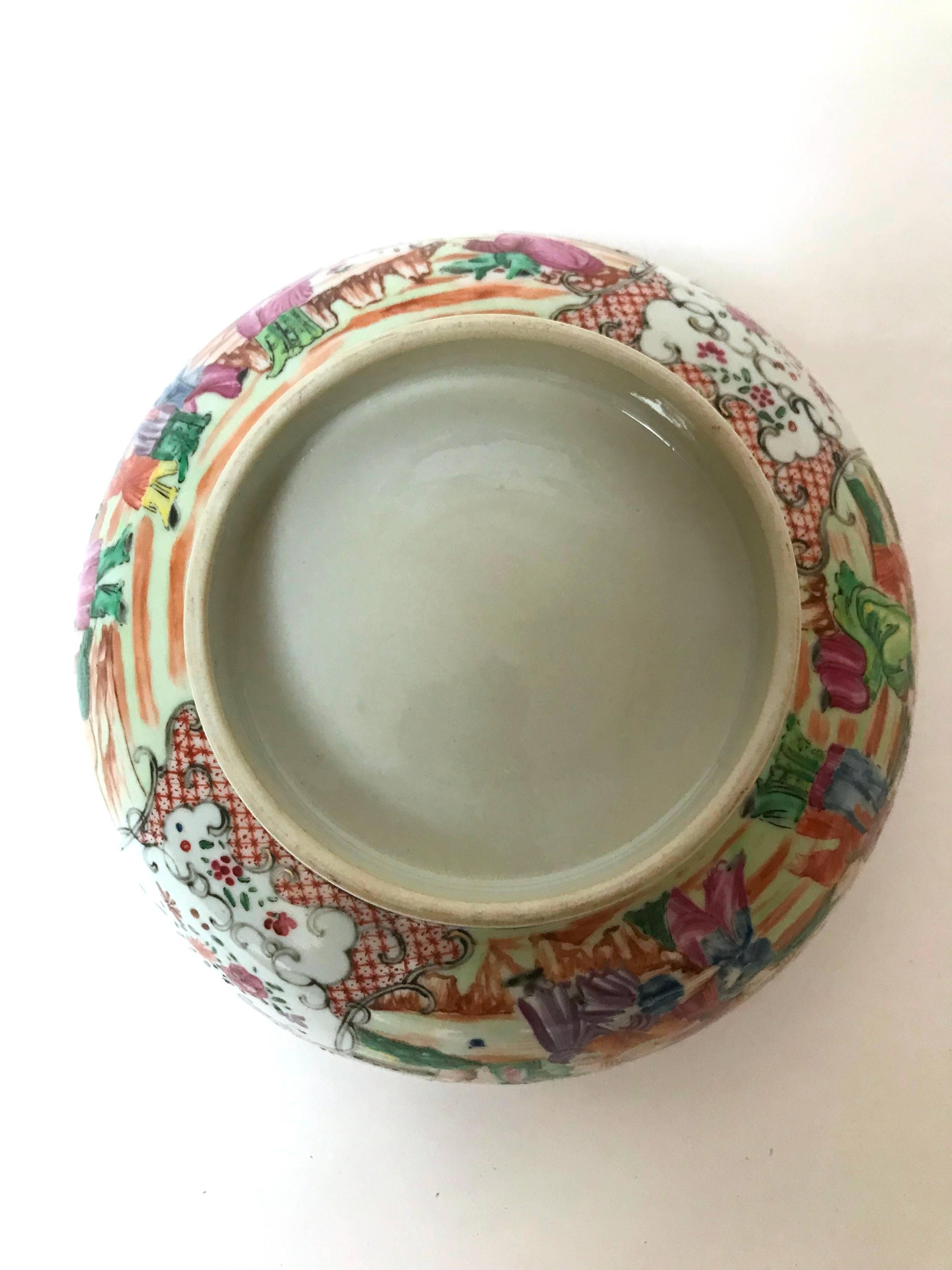 18th Century Chinese Export Bowl For Sale 2