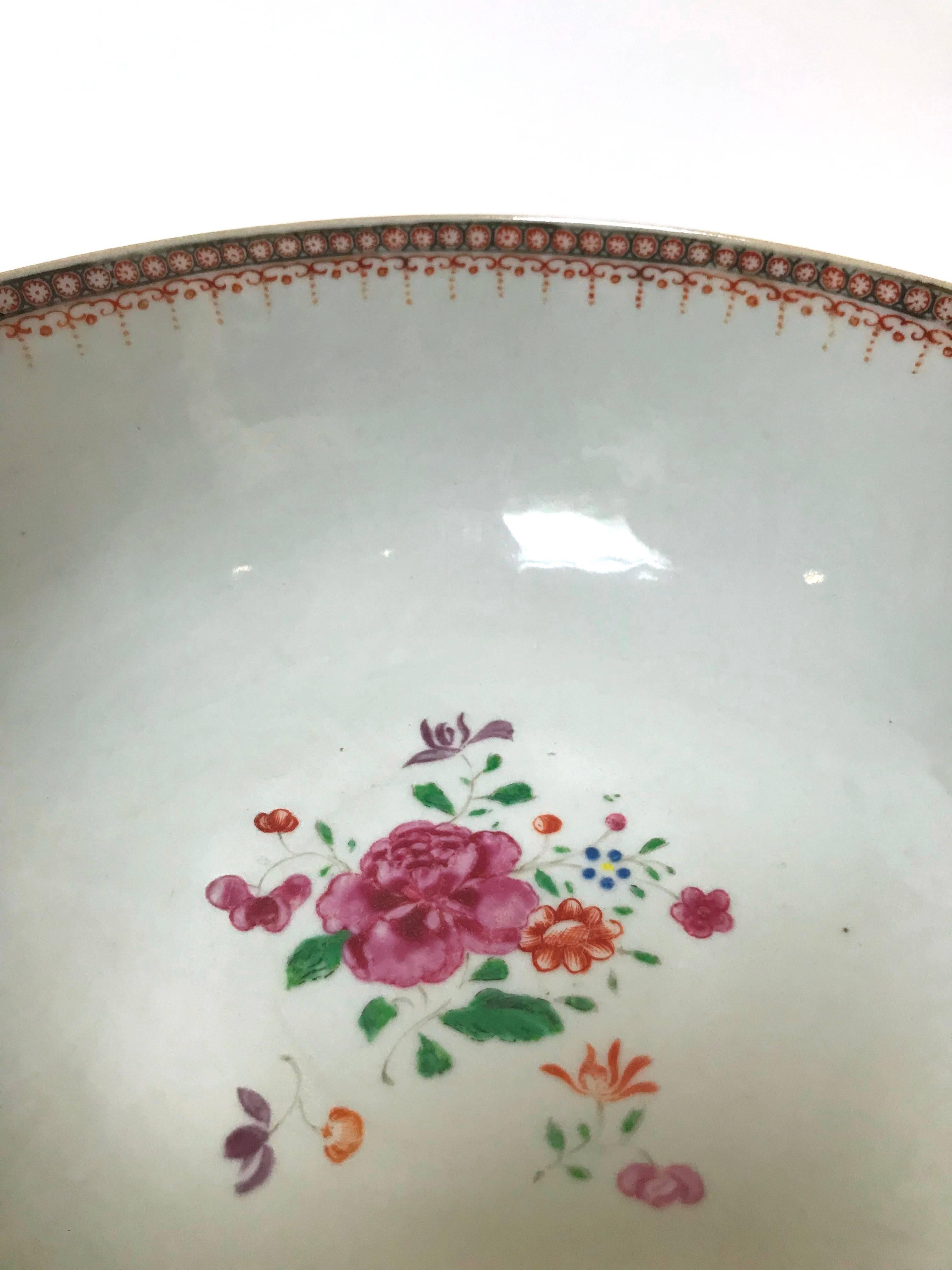18th Century Chinese Export Bowl For Sale 3