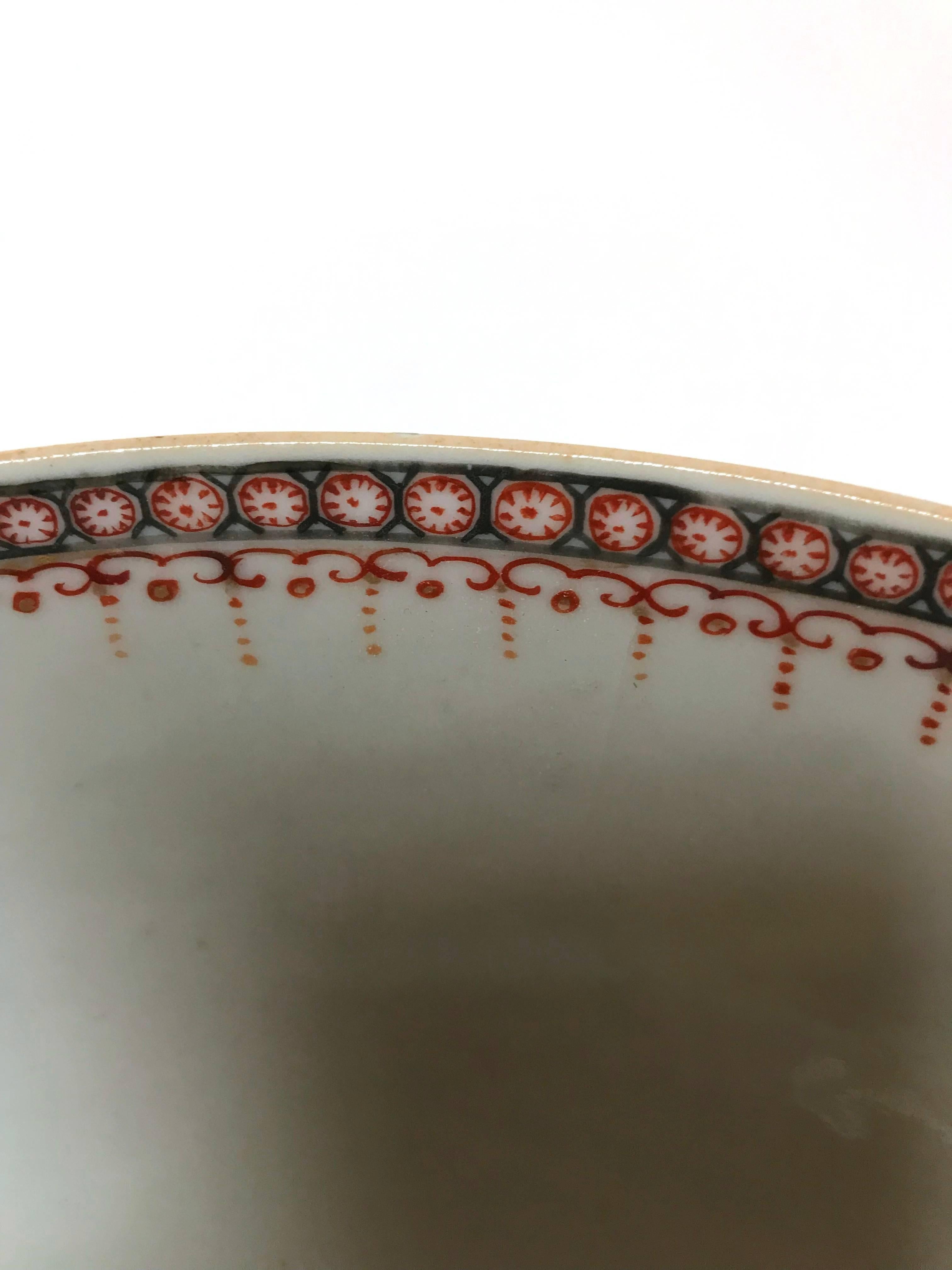 18th Century Chinese Export Bowl For Sale 4
