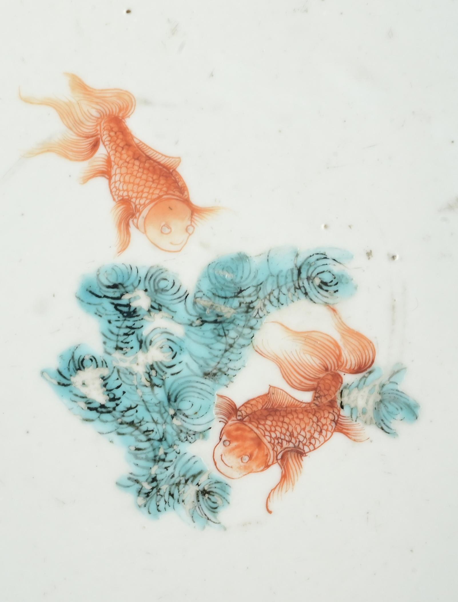 Cuenco de porcelana rosa familiar de exportación china del siglo XVIII con tema europeo en venta 5