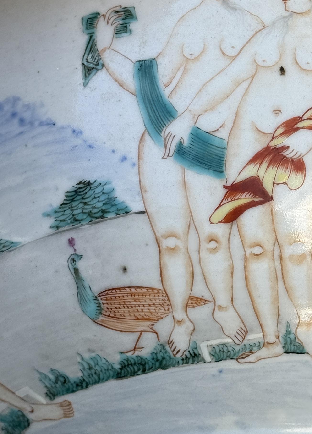 Cuenco de porcelana rosa familiar de exportación china del siglo XVIII con tema europeo en venta 13