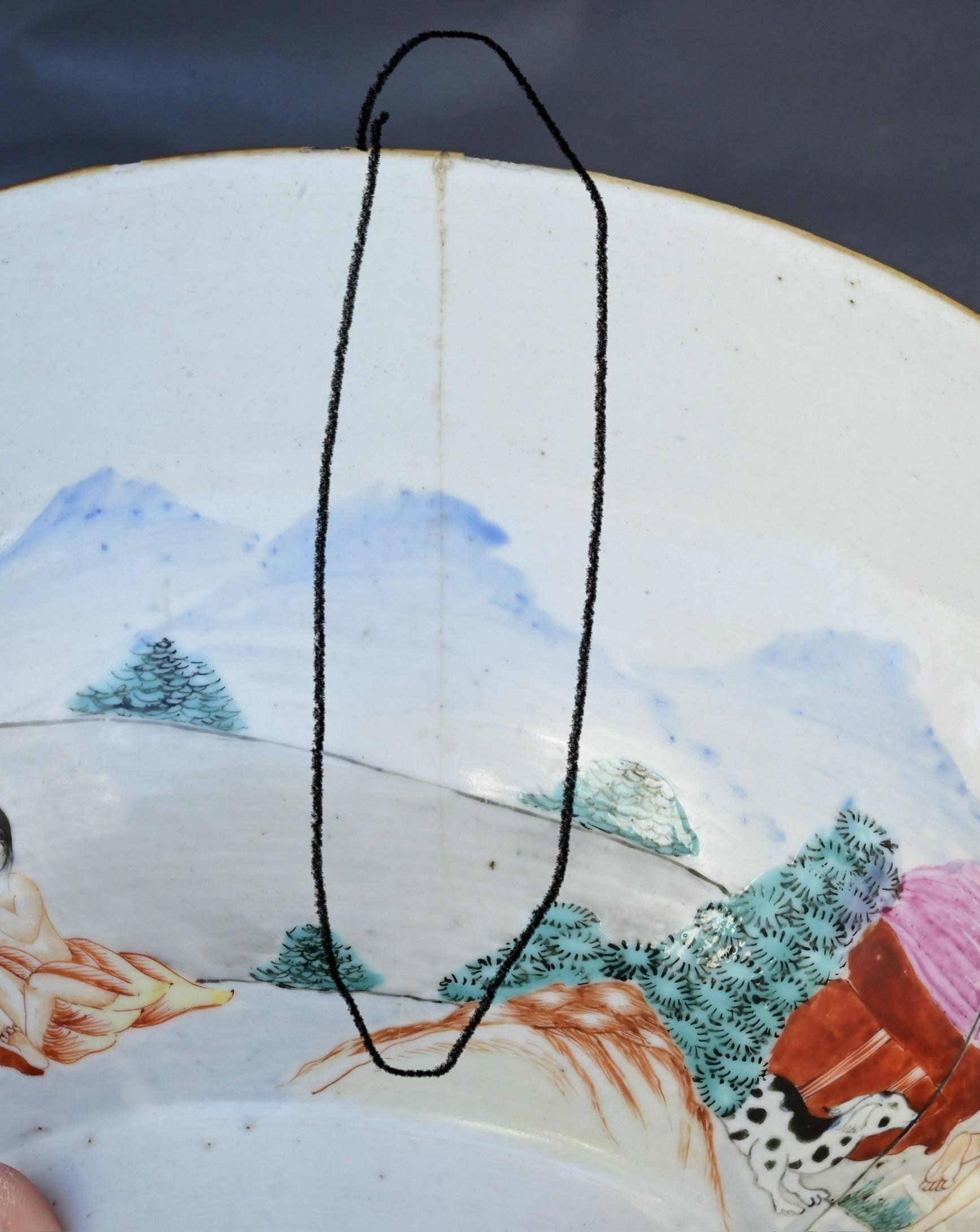 Cuenco de porcelana rosa familiar de exportación china del siglo XVIII con tema europeo Porcelana en venta