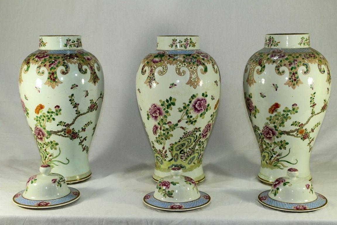 18th Century Chinese Export Five-Piece Famille Rose Porcelain Garniture of Vases For Sale 1
