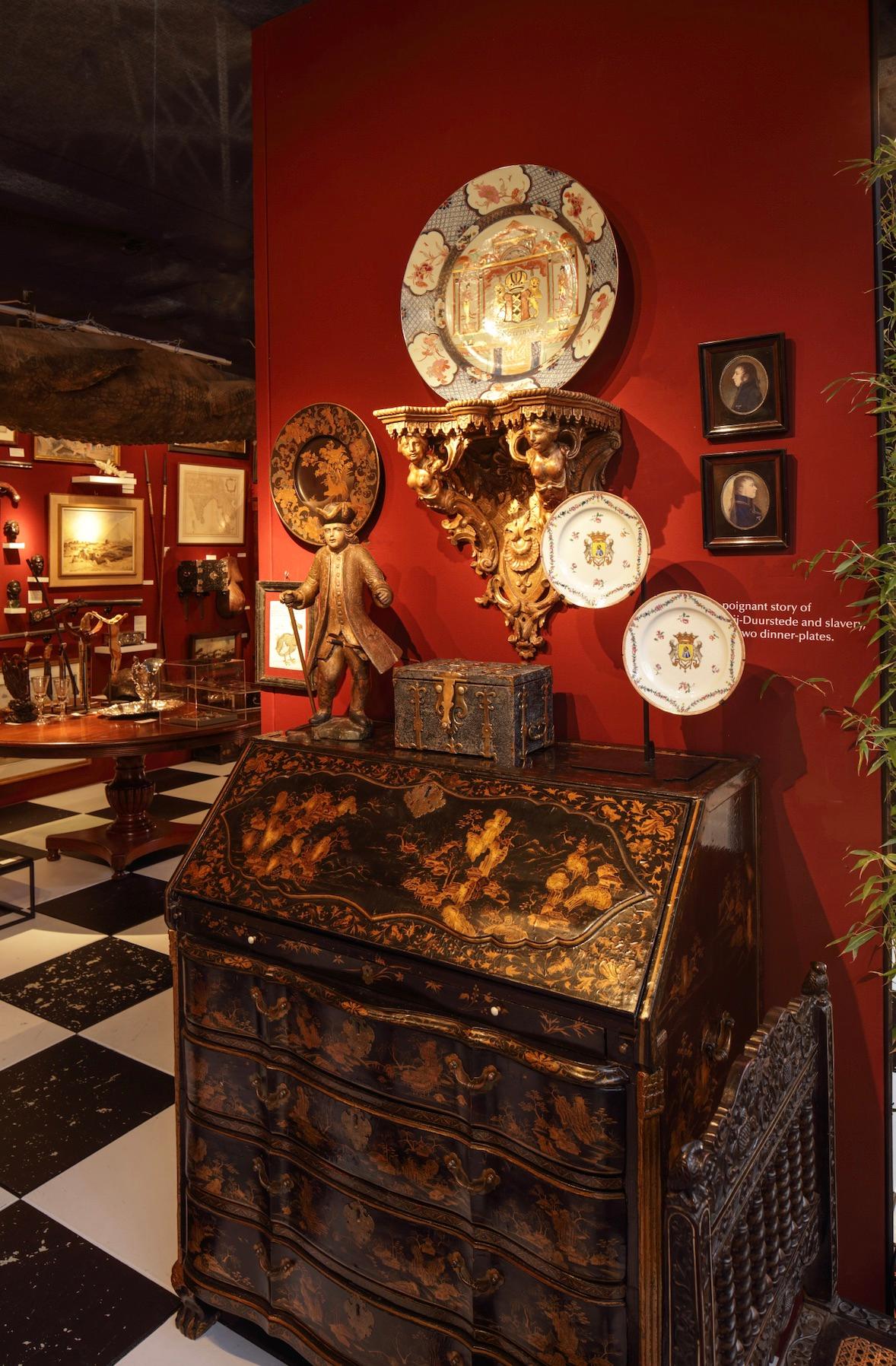 18th-century Chinese export lacquer Chinoiserie bureau desk for the Dutch market en Excelente Estado en Amsterdam, NL