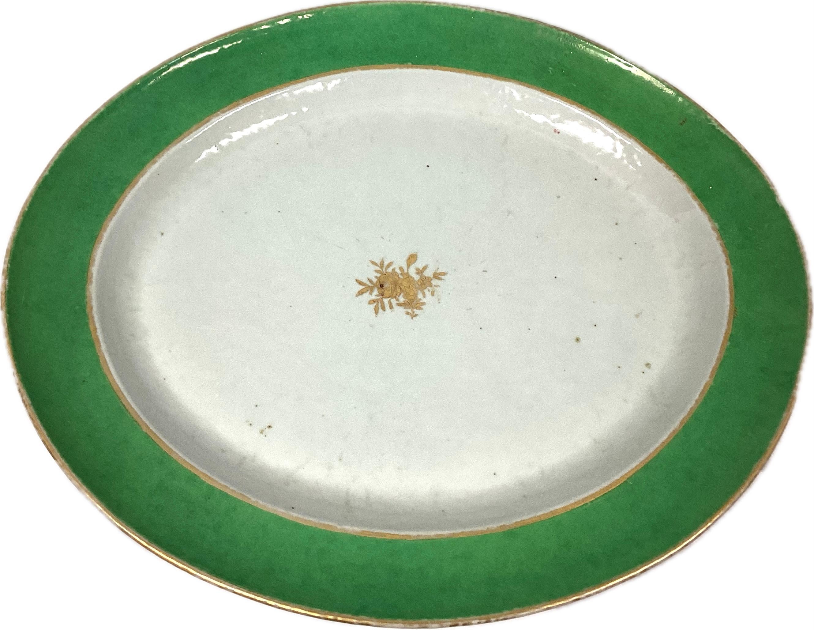 18th Century Chinese Export Platter With Gold Accent Floral Center For Sale 1