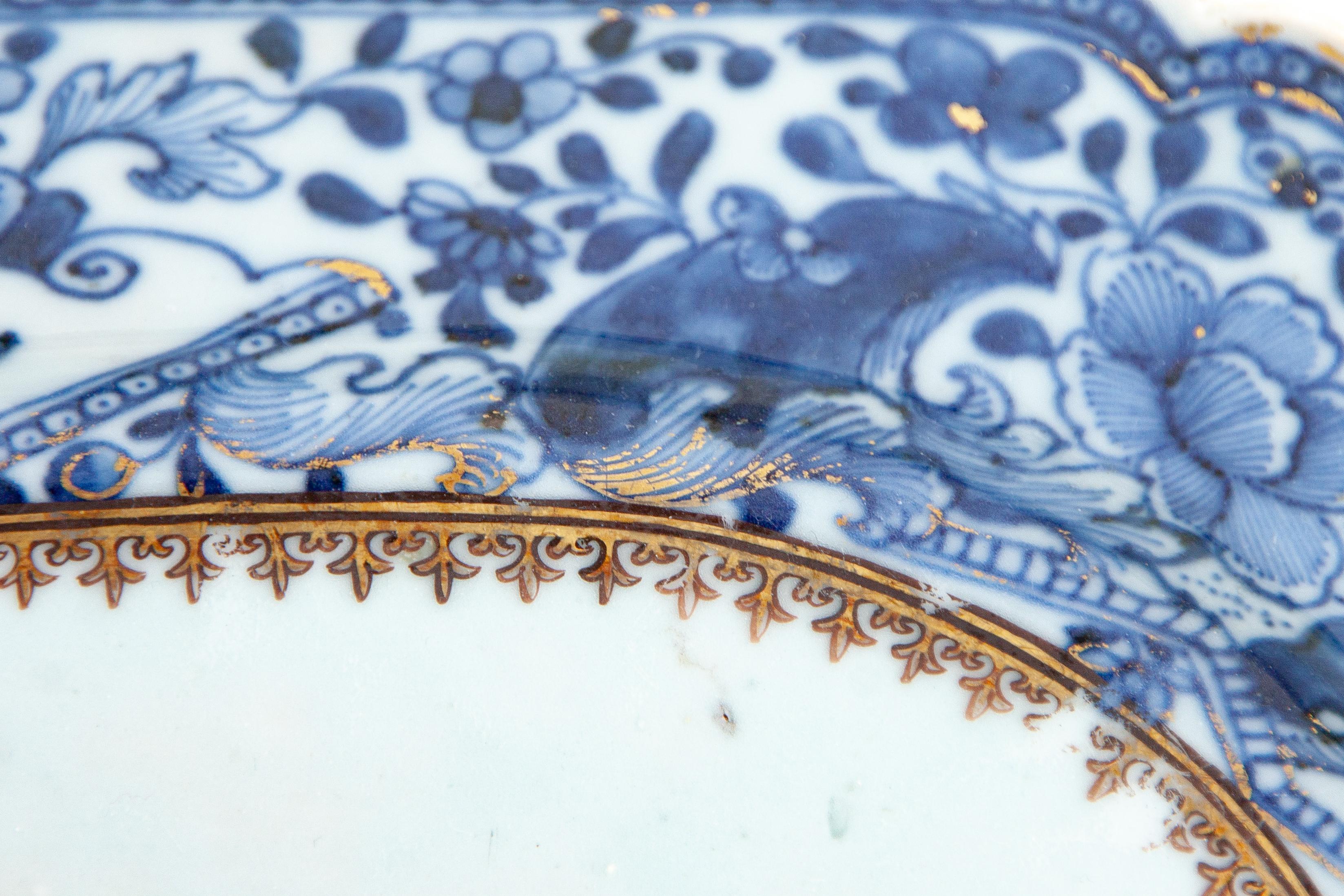 18th Century Chinese Export Porcelain Armorial Platter In Good Condition In Fort Lauderdale, FL