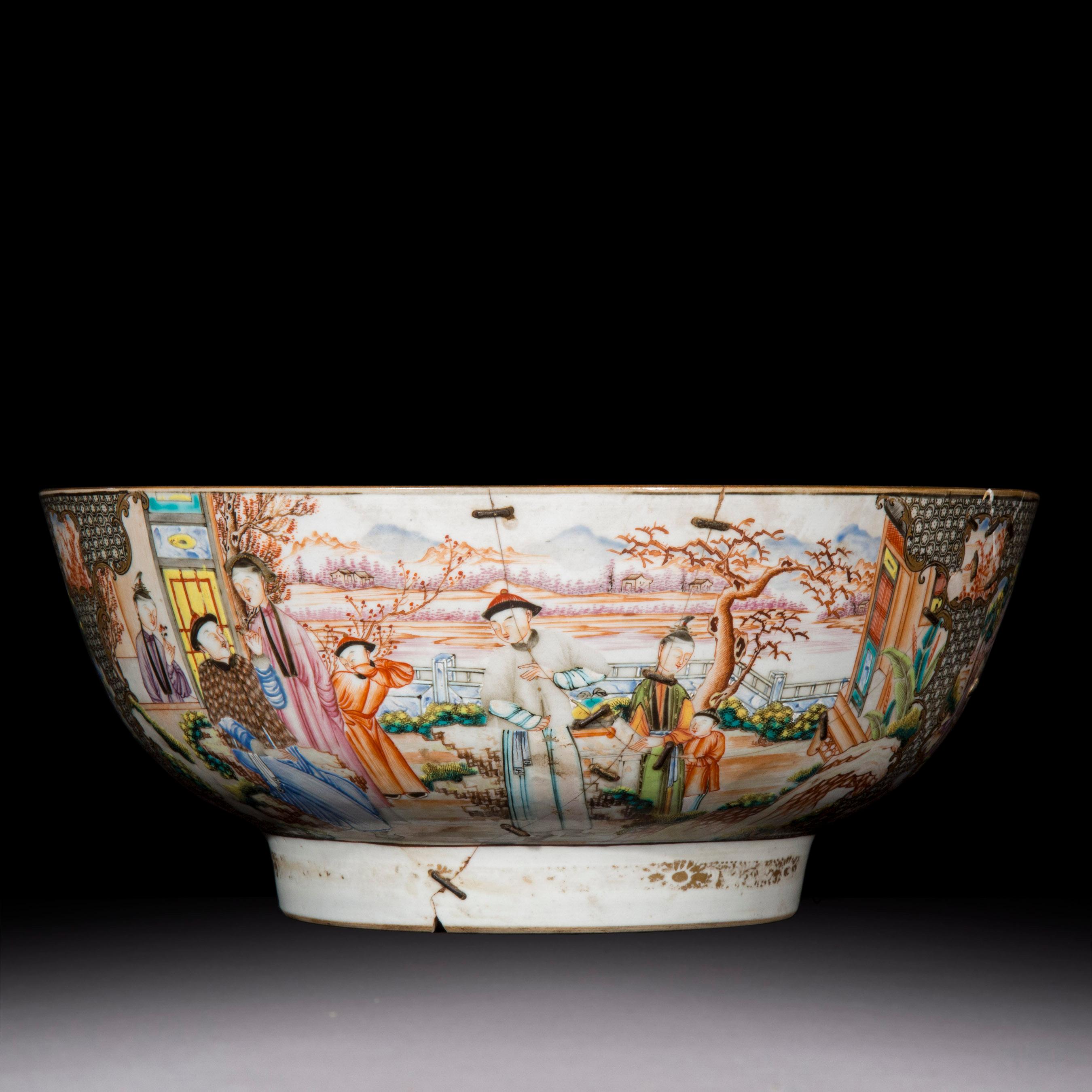 18th Century Chinese Export Porcelain Bowl with Old Riveted Repairs In Distressed Condition In Richmond, London