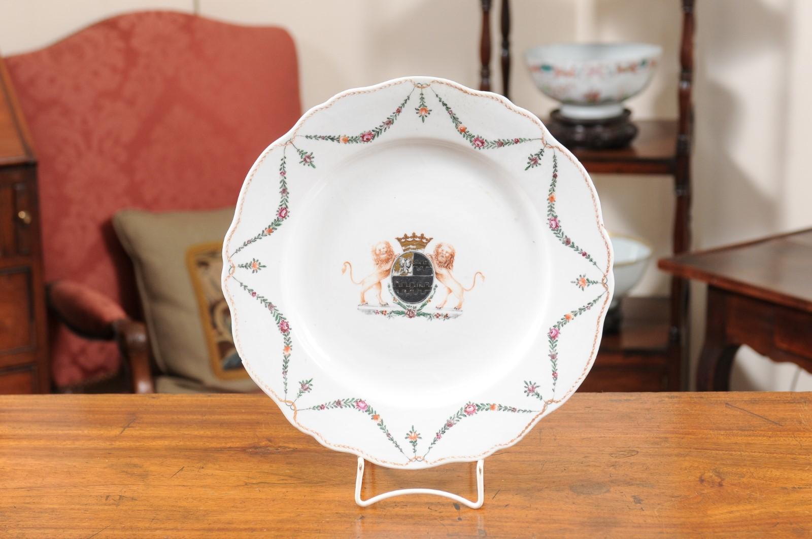 18th Century Chinese Export Porcelain Cake Plate / Charger with Armorial Crest In Good Condition For Sale In Atlanta, GA