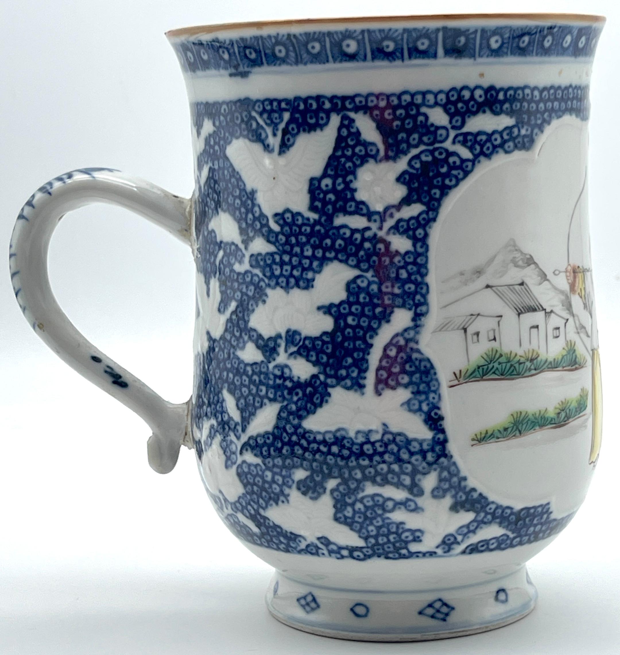 Can/tazza in porcellana d'esportazione cinese del XVIII secolo raffigurante il tiro con l'arco, come trovato*. in vendita 3