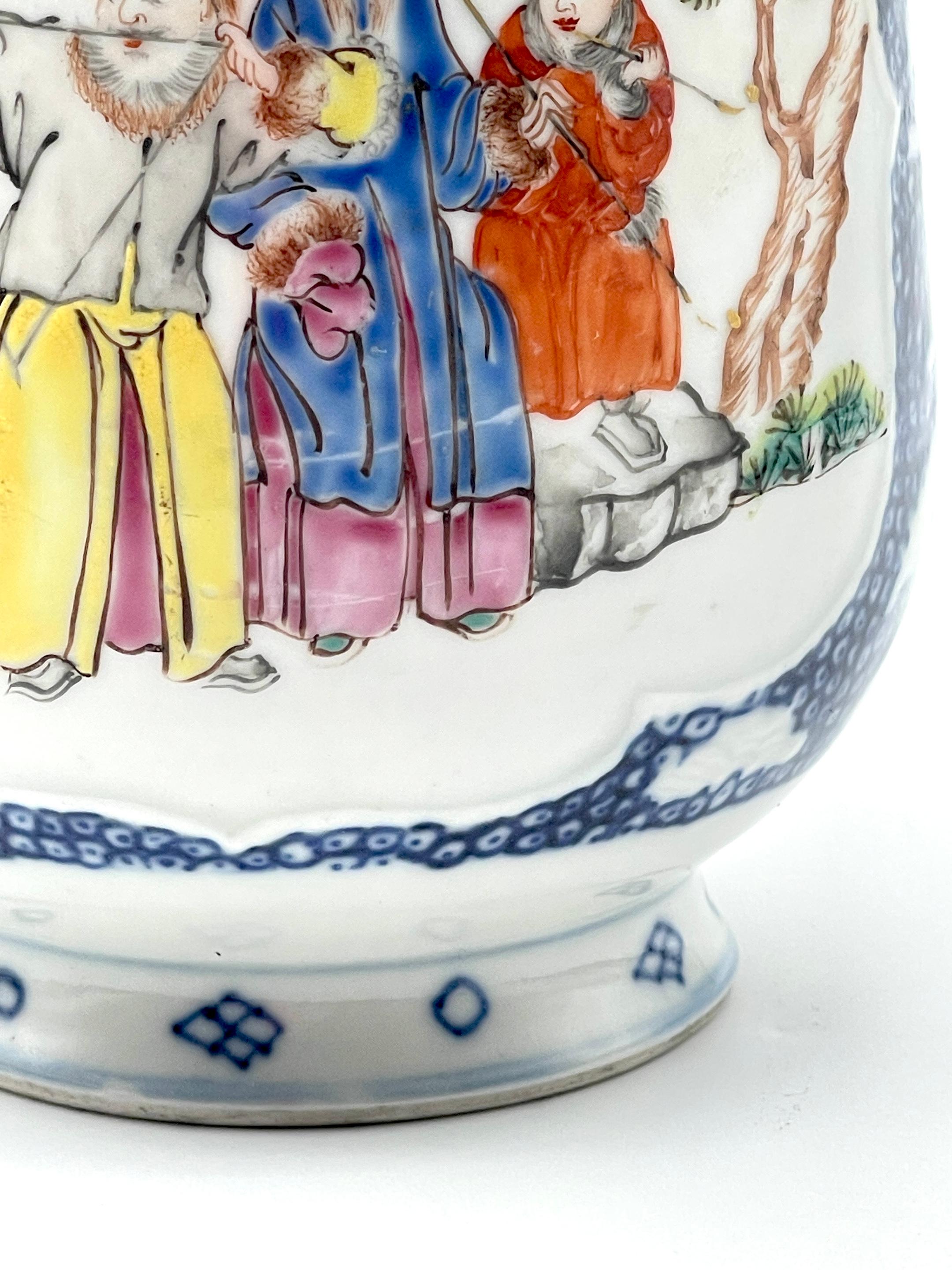 Can/tazza in porcellana d'esportazione cinese del XVIII secolo raffigurante il tiro con l'arco, come trovato*. In condizioni discrete in vendita a West Palm Beach, FL
