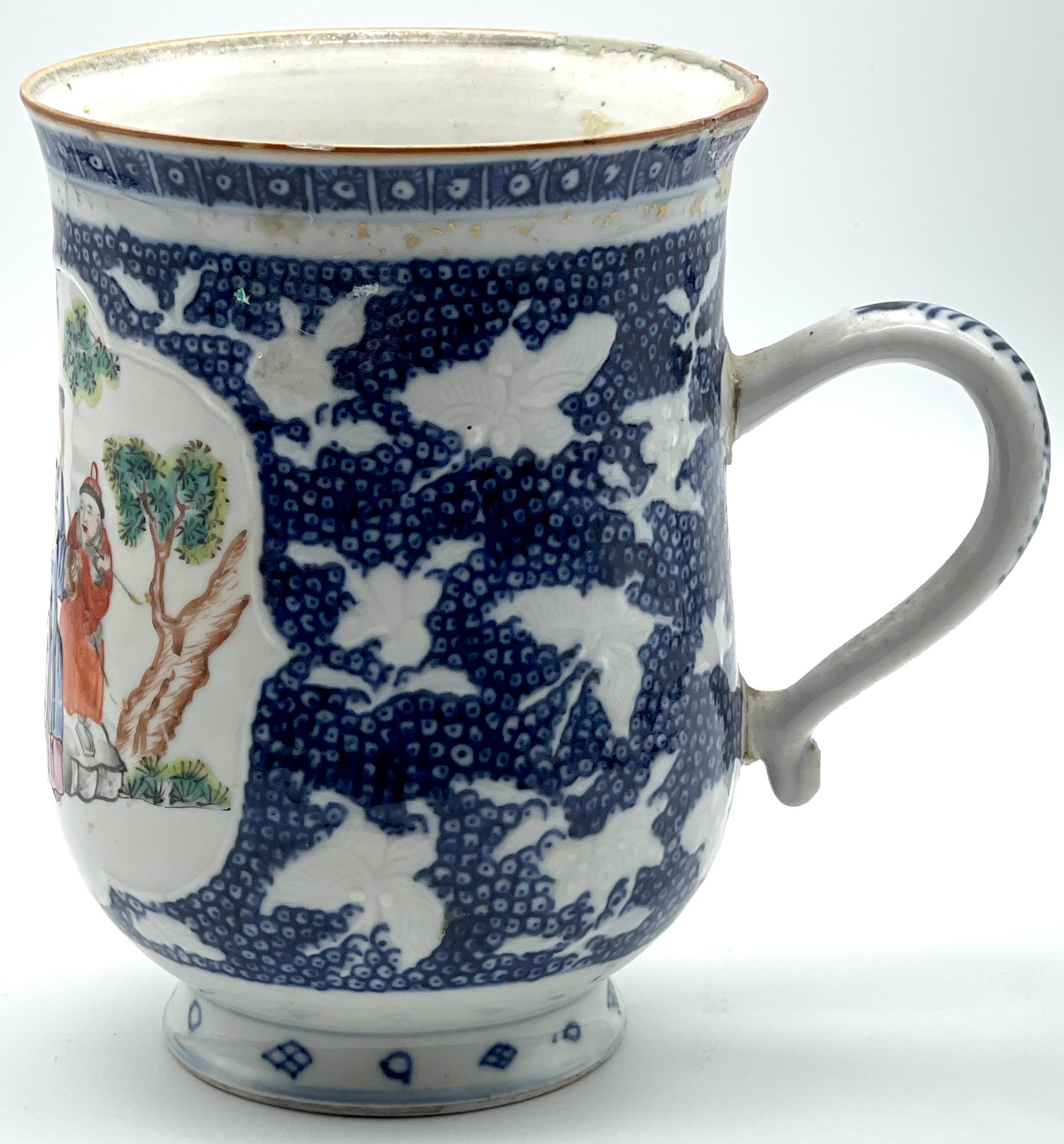 Porcellana Can/tazza in porcellana d'esportazione cinese del XVIII secolo raffigurante il tiro con l'arco, come trovato*. in vendita