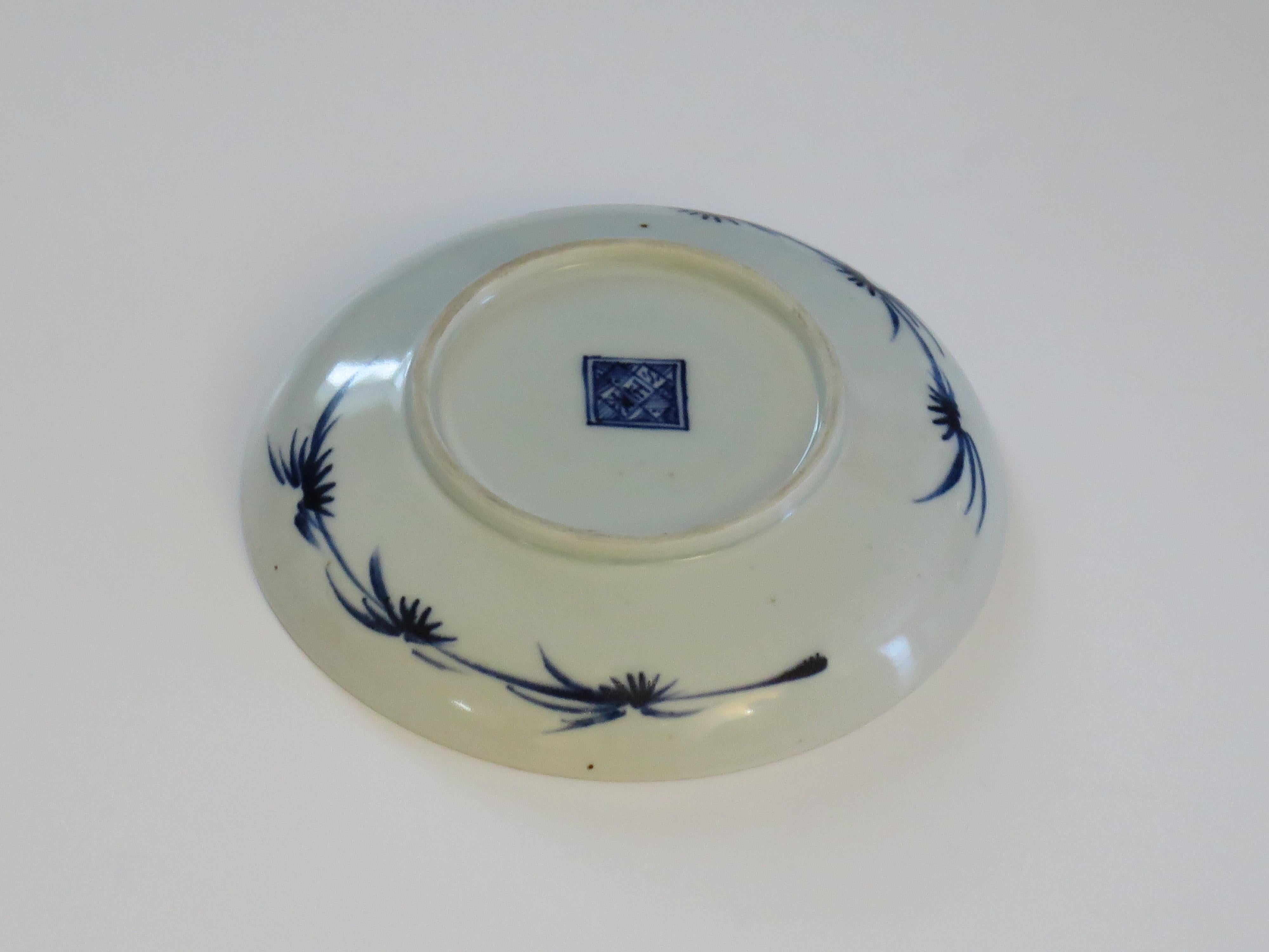 Plat en porcelaine d'exportation chinoise du 18e siècle, peint à la main, immortels bleu et blanc  en vente 5