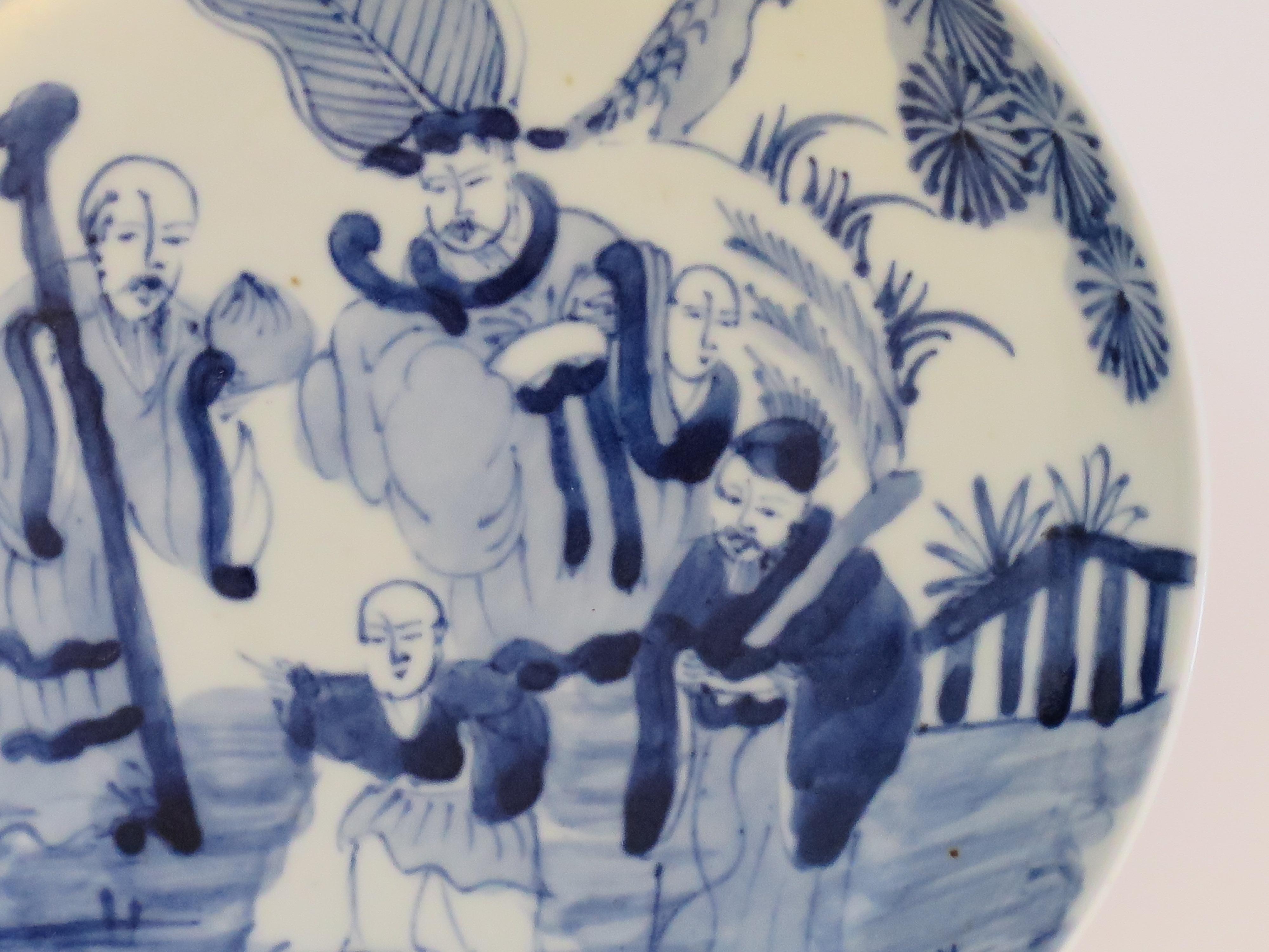 Peint à la main Plat en porcelaine d'exportation chinoise du 18e siècle, peint à la main, immortels bleu et blanc  en vente