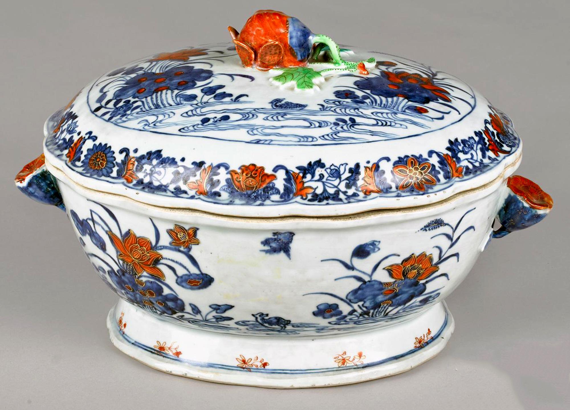 Chinese export porcelain Imari Tureen and cover,
Circa 1780

The Chinese Export porcelain tureen and cover are painted in the Imari palette. The body and cover are painted in underglaze blue and iron-red with ducks on a pond surrounded by water