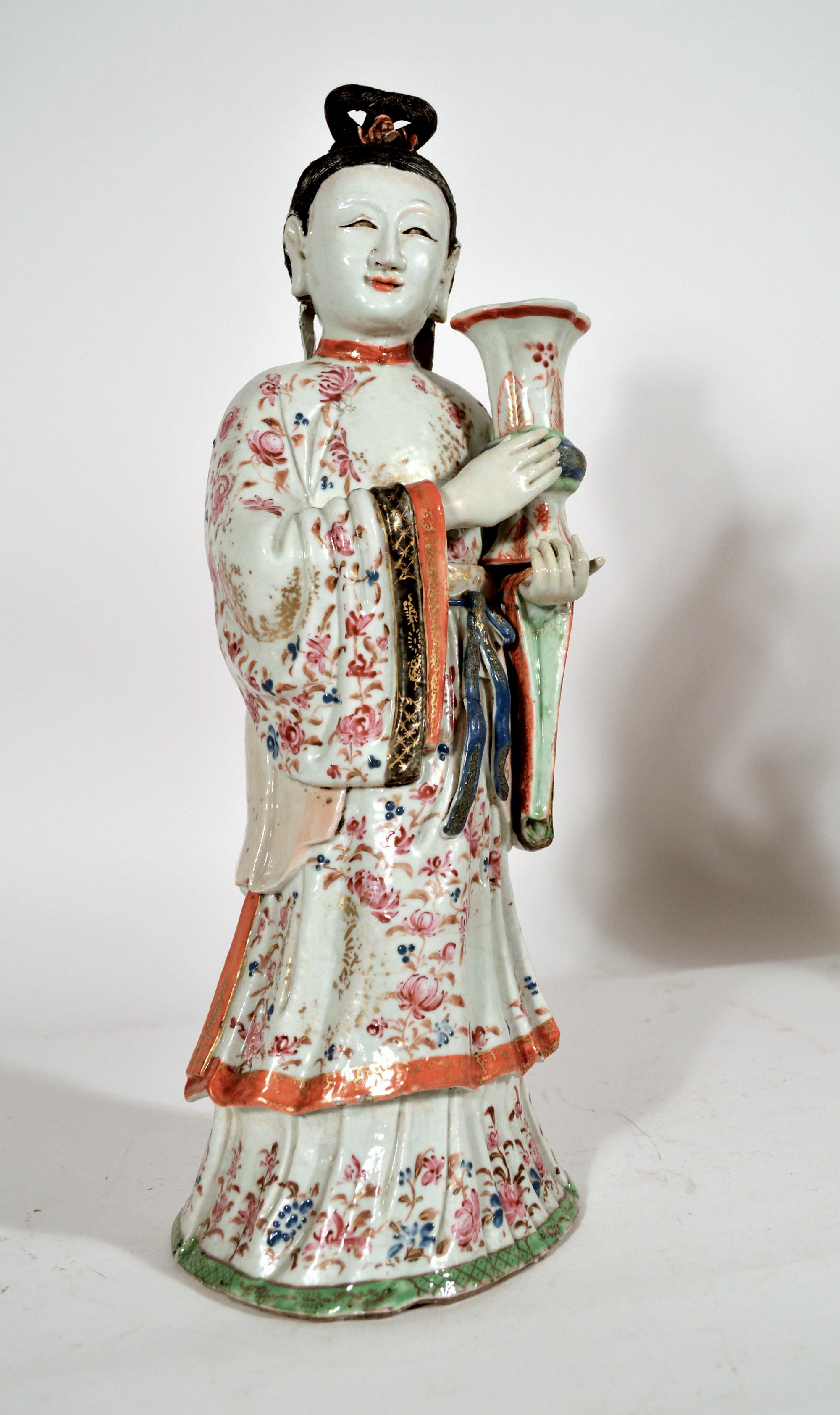 18th-century Chinese Export Porcelain Pair of Court Maiden Candlesticks For Sale 7