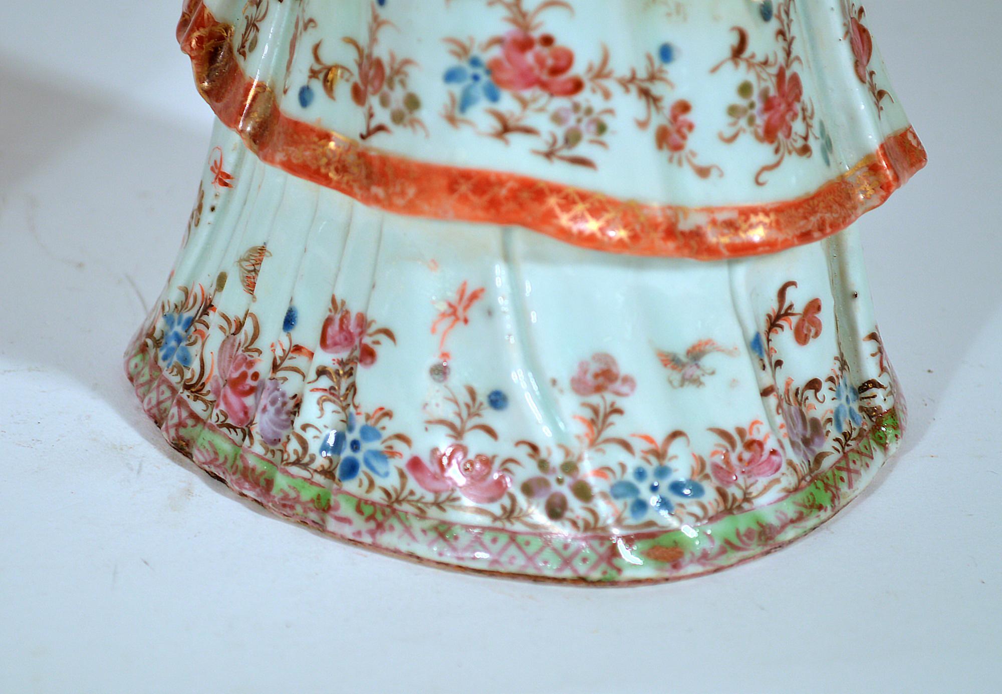 Chinesisches Export-Porzellan aus dem 18. Jahrhundert, ein Paar Leuchter für Hofdamen im Angebot 11