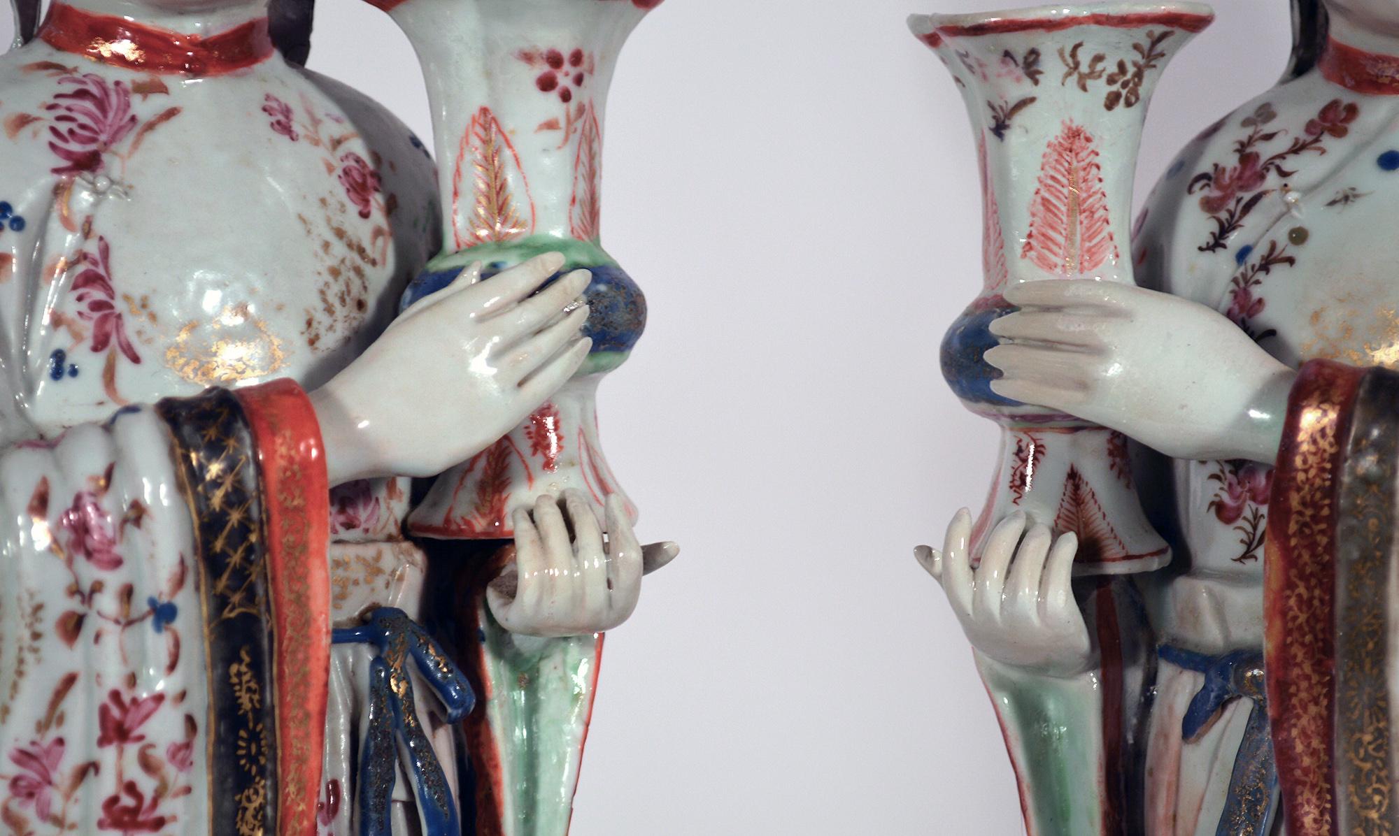 18th-century Chinese Export Porcelain Pair of Court Maiden Candlesticks For Sale 3