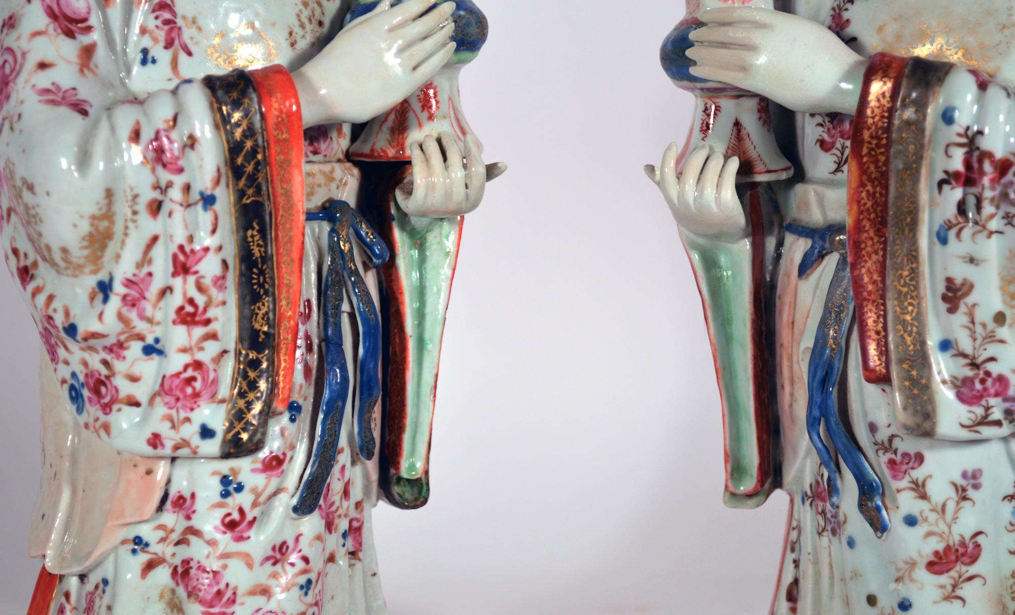 18th-century Chinese Export Porcelain Pair of Court Maiden Candlesticks For Sale 4