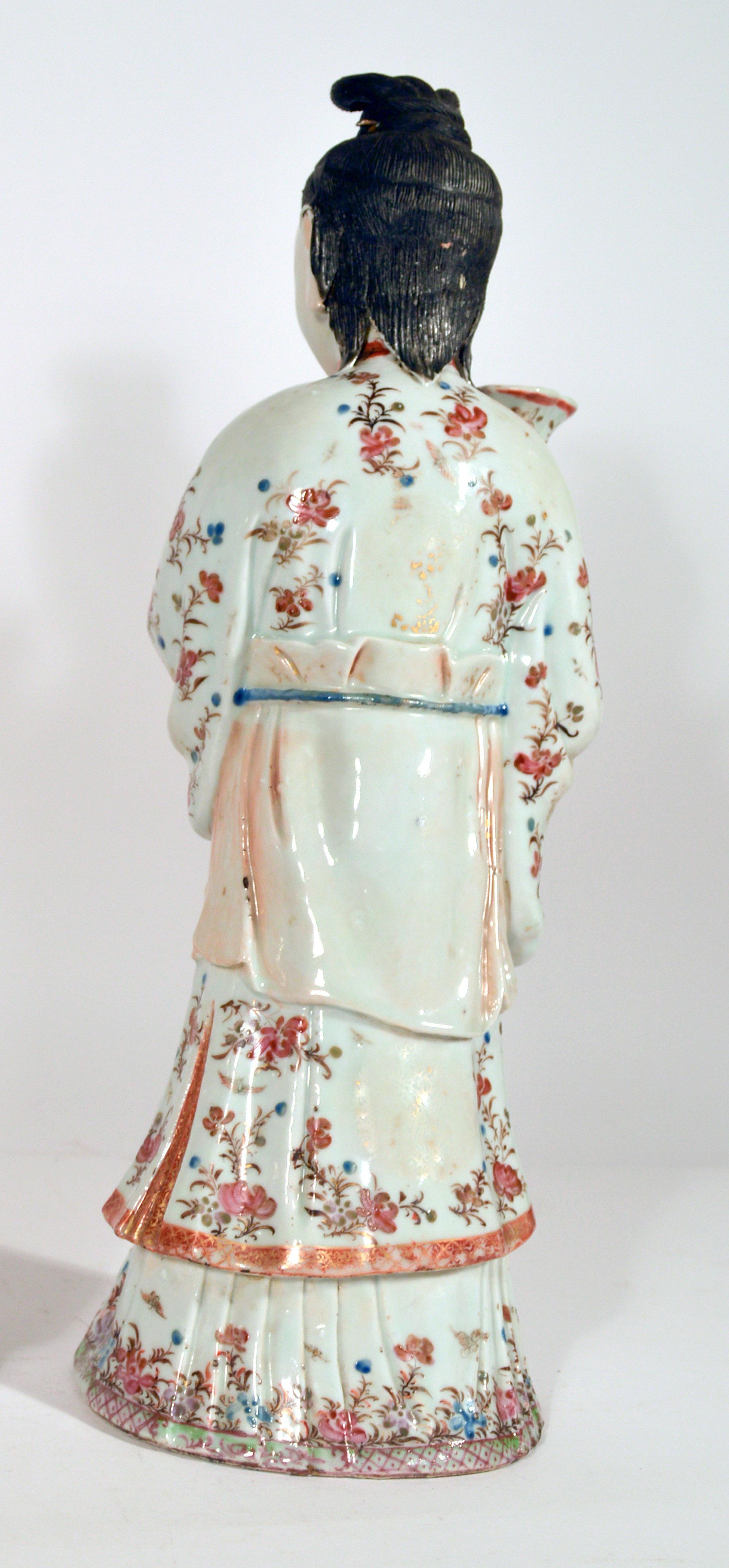 18th-century Chinese Export Porcelain Pair of Court Maiden Candlesticks For Sale 5