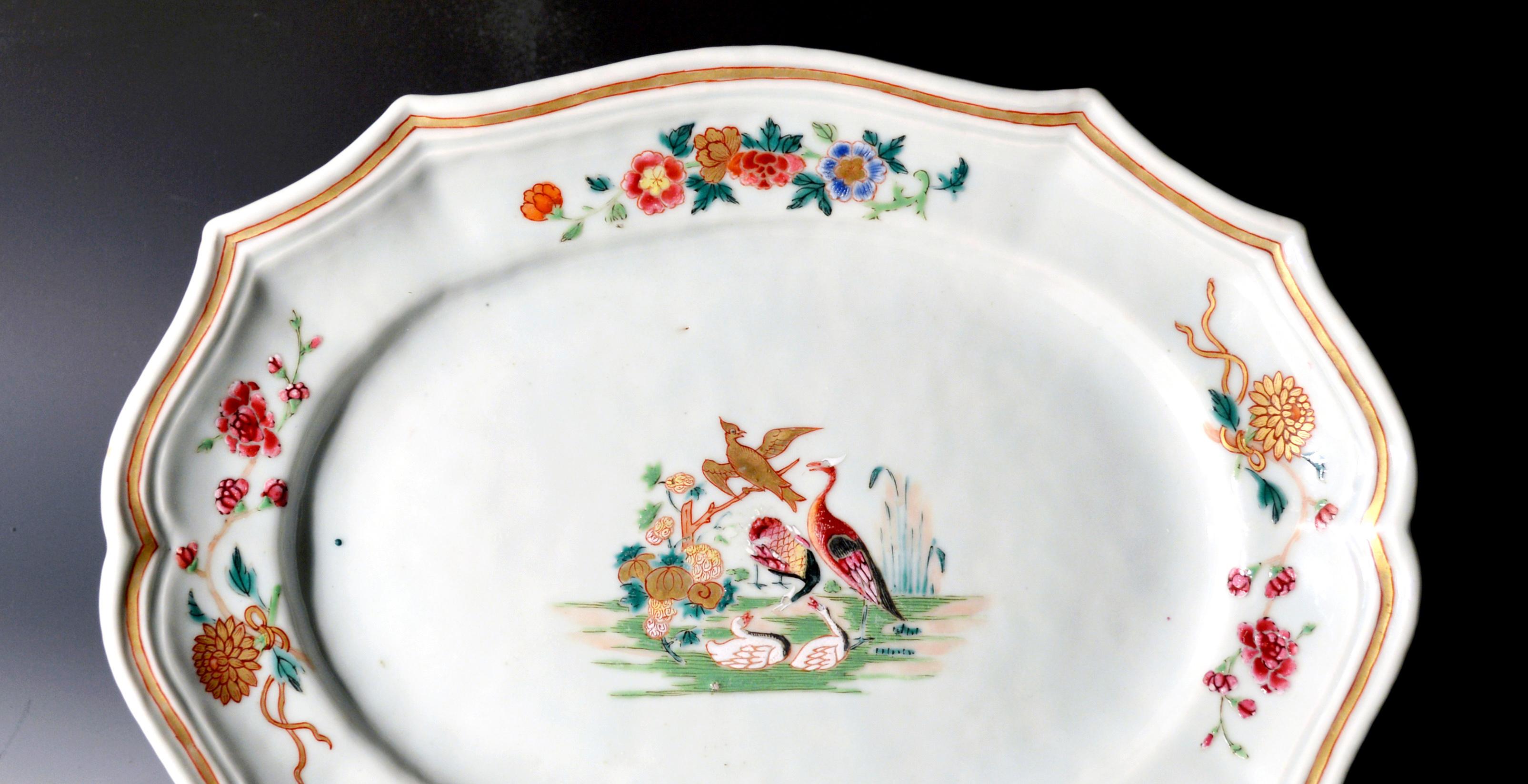 Plat en porcelaine argentée d'exportation chinoise du 18ème siècle décoré d'oiseaux, Bon état - En vente à Downingtown, PA