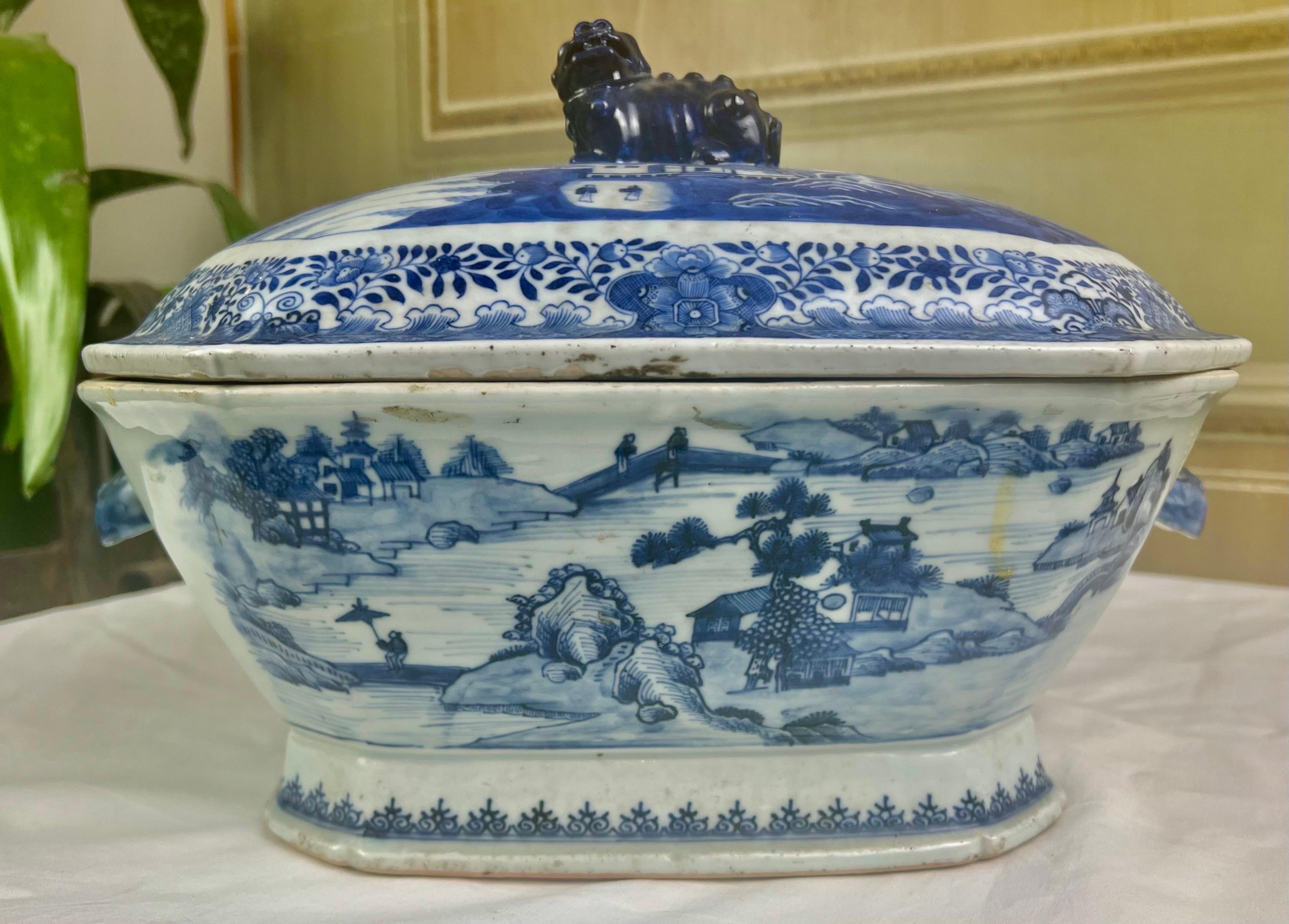 18th Century Chinese Export Porcelain Soup Tureen with Cover For Sale 7