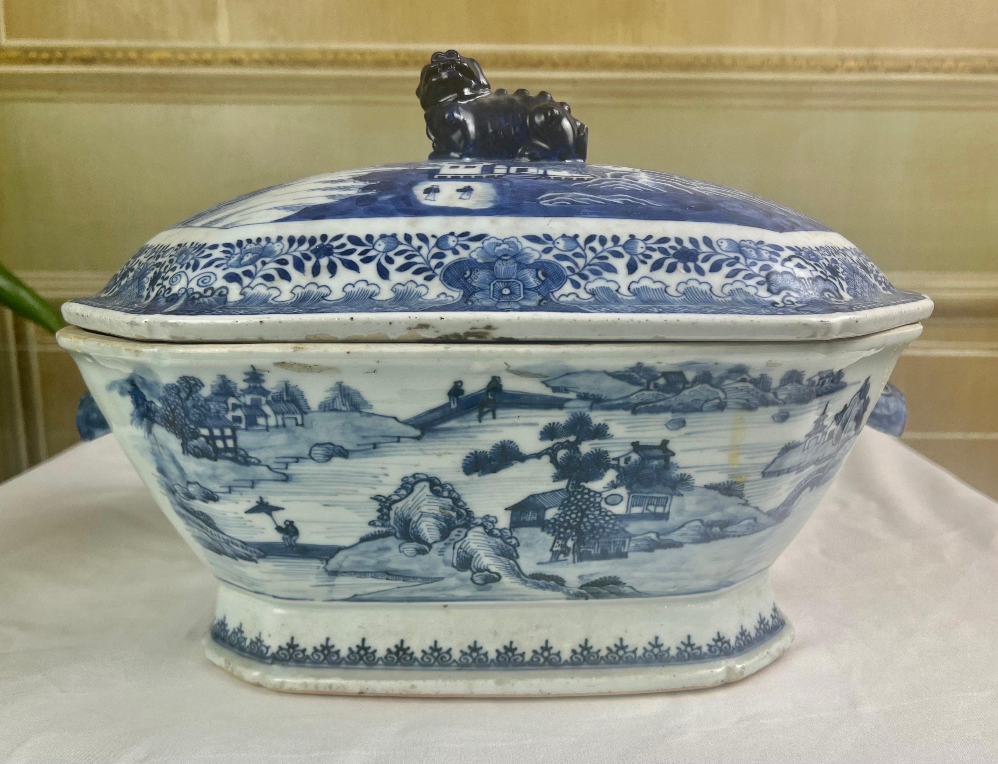 18th Century Chinese Export Porcelain Soup Tureen with Cover For Sale 2