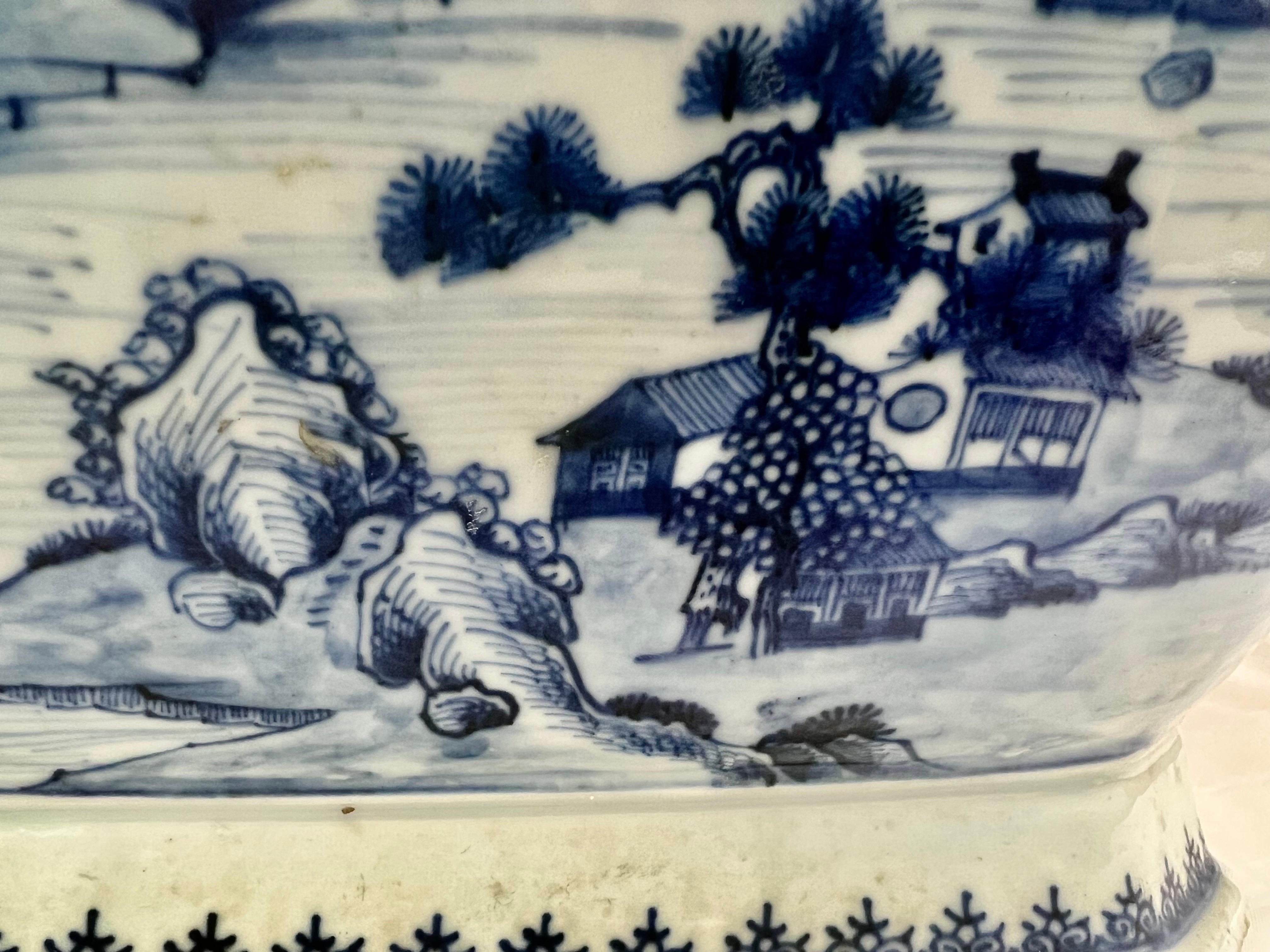 Suppenterrine aus chinesischem Exportporzellan des 18. Jahrhunderts mit Deckel (Porzellan) im Angebot