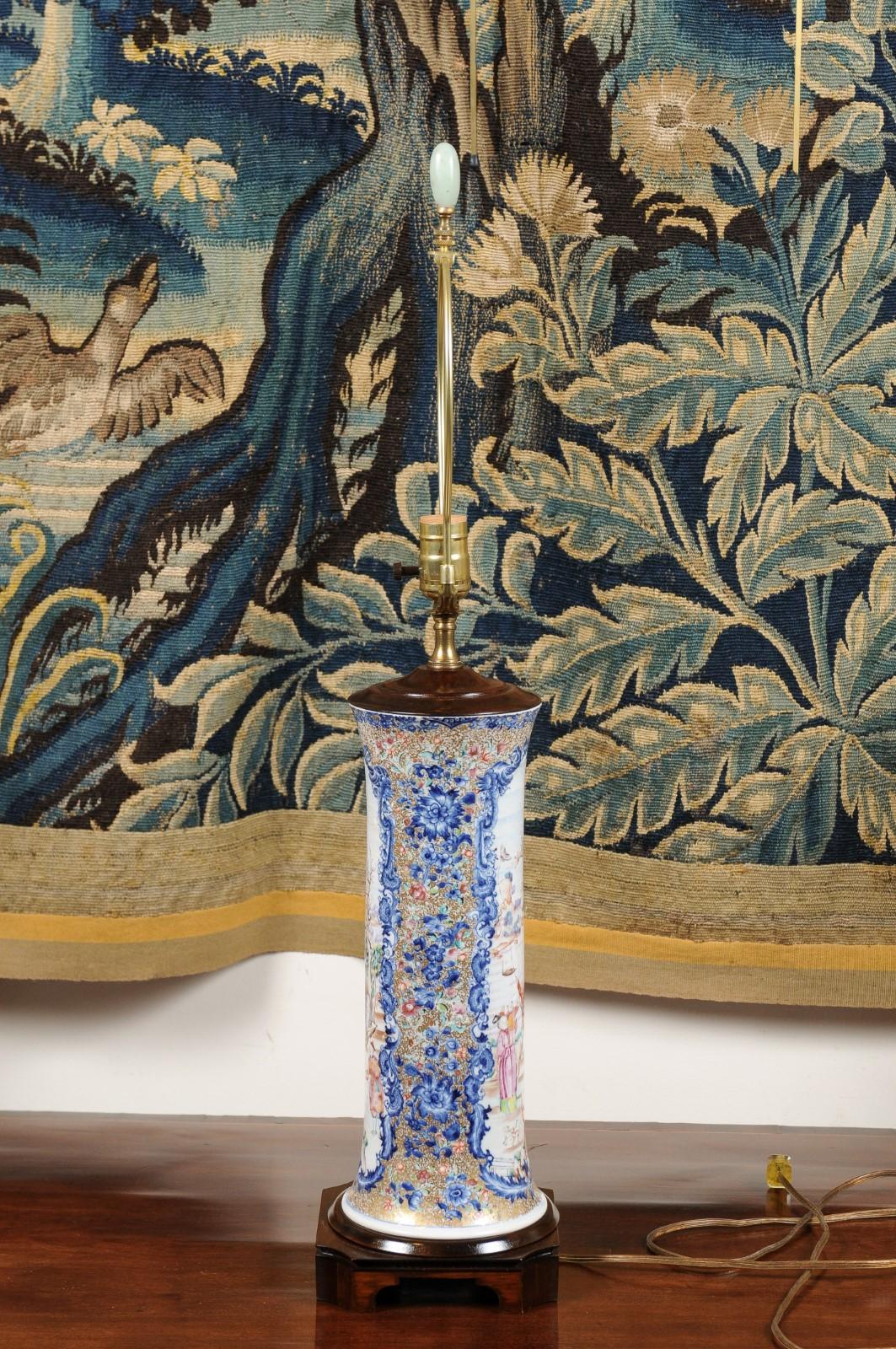 Vase en porcelaine d'exportation chinoise du 18ème siècle câblé comme une lampe en vente 6
