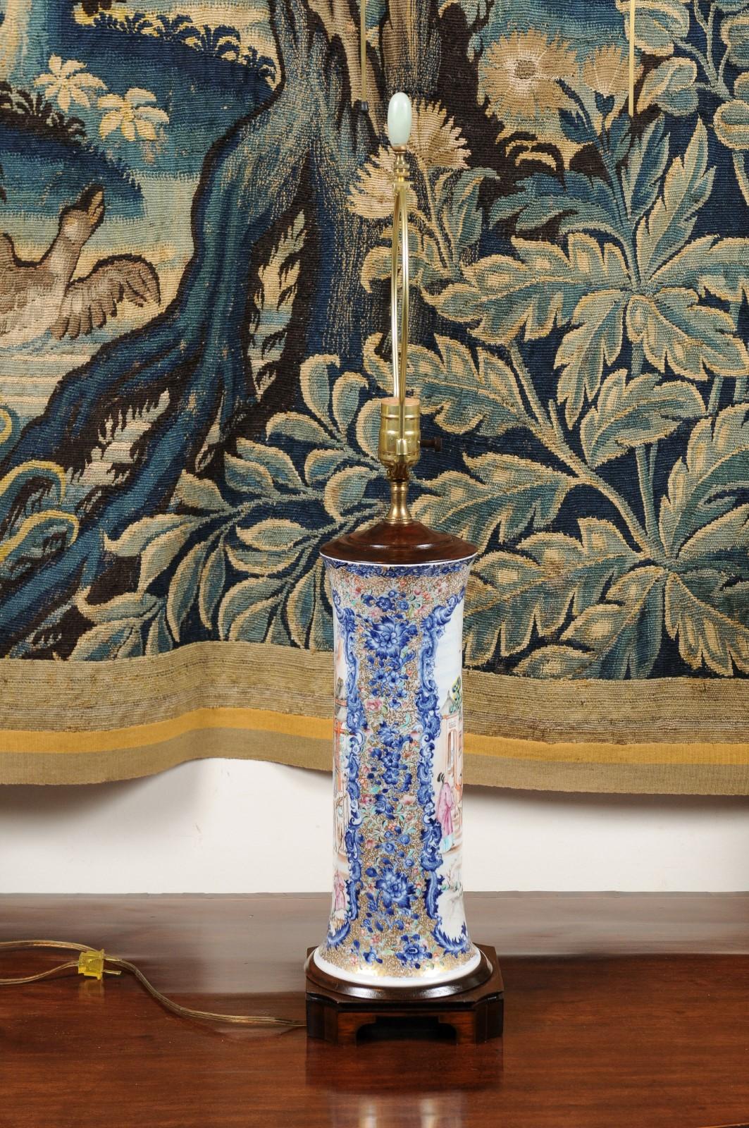 Vase en porcelaine d'exportation chinoise du 18ème siècle câblé comme une lampe en vente 3